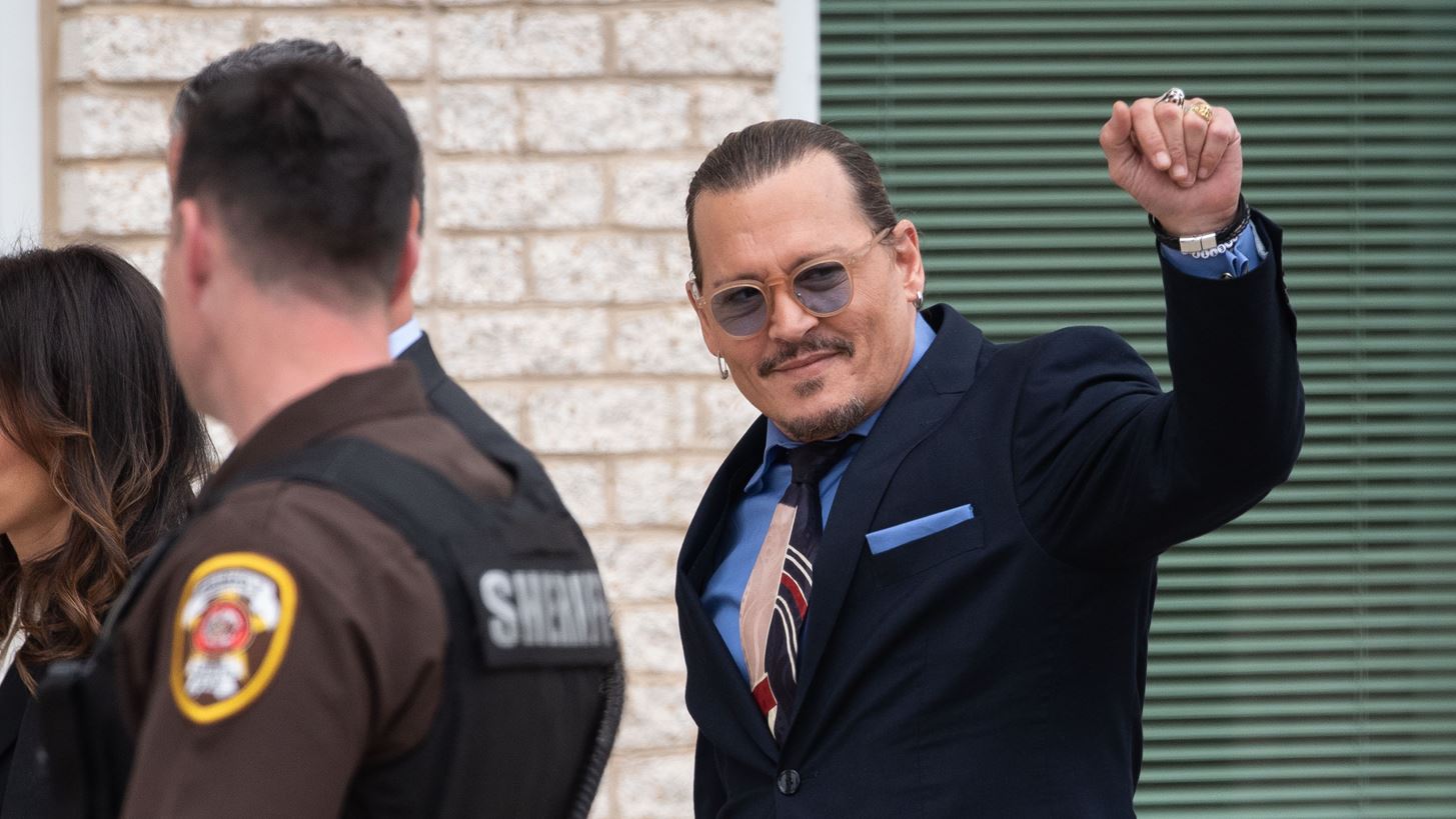 &#x393;&#x3B9;&#x3B1;&#x3C4;&#x3AF; &#x3BF; &#x3C3;&#x3C5;&#x3BD;&#x3AE;&#x3B3;&#x3BF;&#x3C1;&#x3BF;&#x3C2; &#x3C4;&#x3BF;&#x3C5; Johnny Depp &#x3C0;&#x3B1;&#x3BD;&#x3B7;&#x3B3;&#x3CD;&#x3C1;&#x3B9;&#x3C3;&#x3B5; &#x3CC;&#x3C4;&#x3B1;&#x3BD; &#x3B7; Amber Heard &#x3B1;&#x3BD;&#x3AD;&#x3C6;&#x3B5;&#x3C1;&#x3B5; &#x3C4;&#x3B7;&#x3BD; Kate Moss