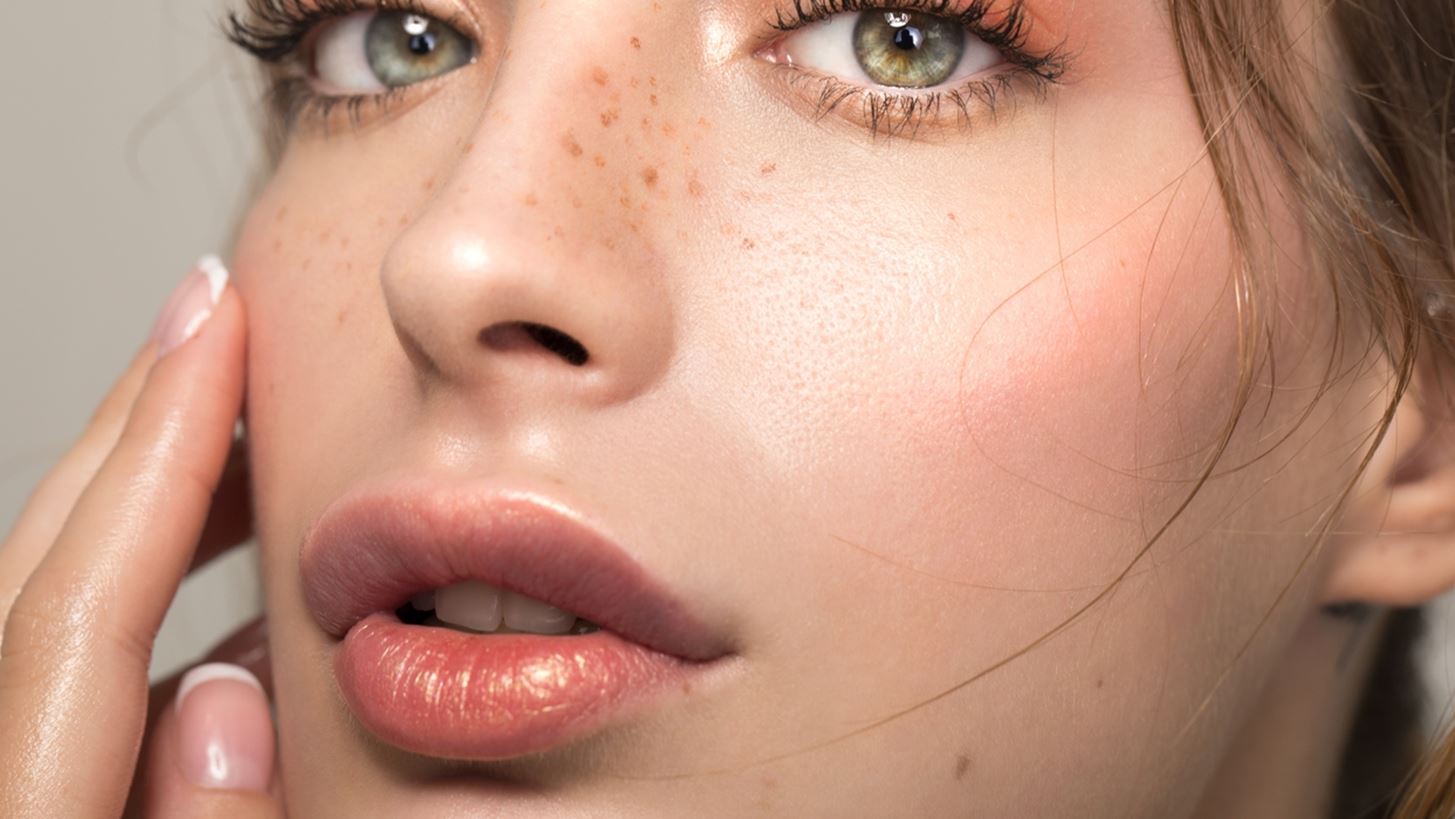 Glow Up | Όλα τα tips για αψεγάδιαστο δέρμα από την κορυφή ως τα νύχια και λεία λαμπερά μαλλιά