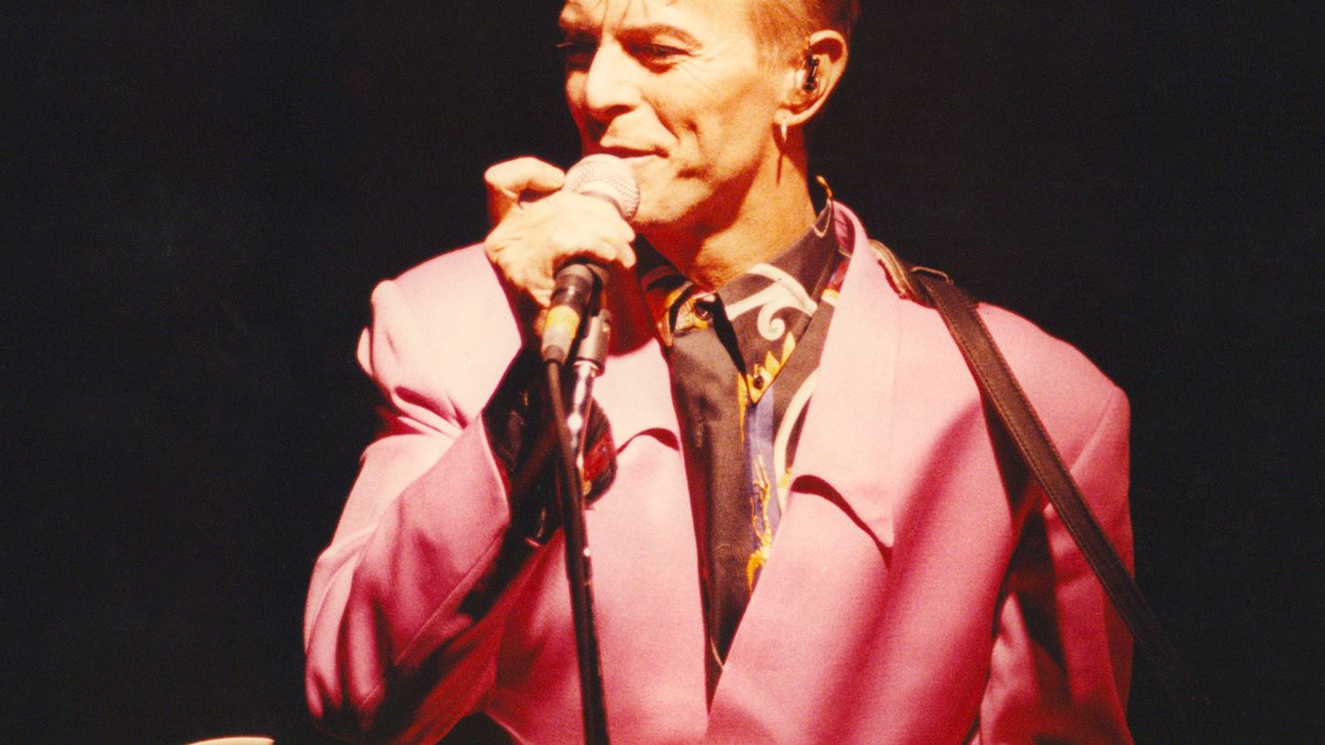 &#x388;&#x3BD;&#x3B1; &#x3B1;&#x3BA;&#x3C5;&#x3BA;&#x3BB;&#x3BF;&#x3C6;&#x3CC;&#x3C1;&#x3B7;&#x3C4;&#x3BF; video &#x3BC;&#x3B5; &#x3C4;&#x3BF;&#x3BD; David Bowie &#x3B4;&#x3CC;&#x3B8;&#x3B7;&#x3BA;&#x3B5; &#x3C3;&#x3C4;&#x3B7; &#x3B4;&#x3B7;&#x3BC;&#x3BF;&#x3C3;&#x3B9;&#x3CC;&#x3C4;&#x3B7;&#x3C4;&#x3B1;