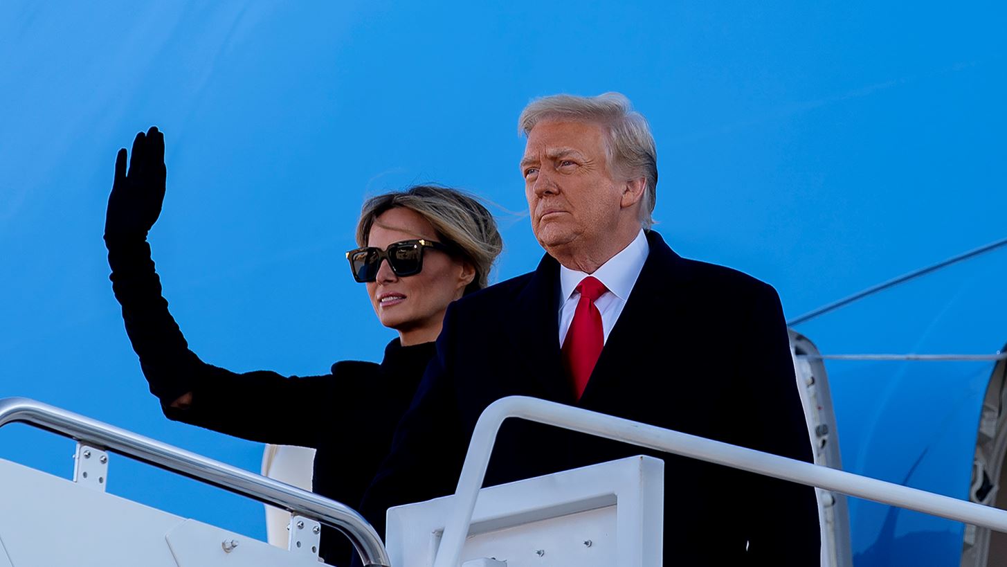 Melania Trump | &#x395;&#x3B8;&#x3B5;&#x3AC;&#x3B8;&#x3B7; &#x3BC;&#x3B5;&#x3C4;&#x3AC; &#x3B1;&#x3C0;&#x3CC; &#x3BA;&#x3B1;&#x3B9;&#x3C1;&#x3CC; &#x3C3;&#x3C4;&#x3BF; &#x3C0;&#x3BB;&#x3B5;&#x3C5;&#x3C1;&#x3CC; &#x3C4;&#x3BF;&#x3C5; Donald Trump