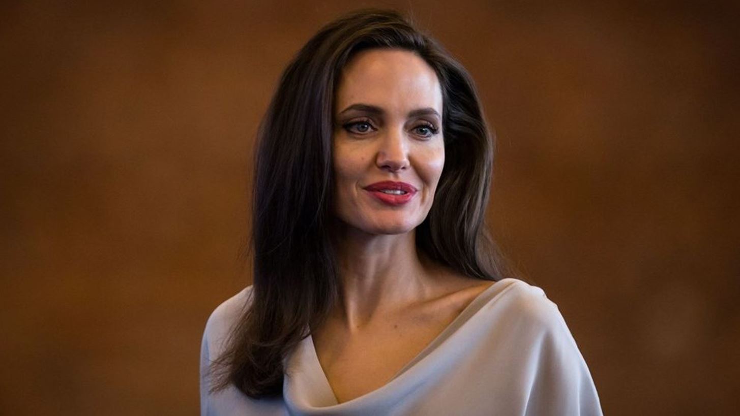 H royal &#x3B5;&#x3BC;&#x3C6;&#x3AC;&#x3BD;&#x3B9;&#x3C3;&#x3B7; &#x3C4;&#x3B7;&#x3C2; Angelina Jolie &#x3C0;&#x3BF;&#x3C5; &#x3AD;&#x3BA;&#x3BB;&#x3B5;&#x3C8;&#x3B5; &#x3C4;&#x3B9;&#x3C2; &#x3B5;&#x3BD;&#x3C4;&#x3C5;&#x3C0;&#x3CE;&#x3C3;&#x3B5;&#x3B9;&#x3C2;