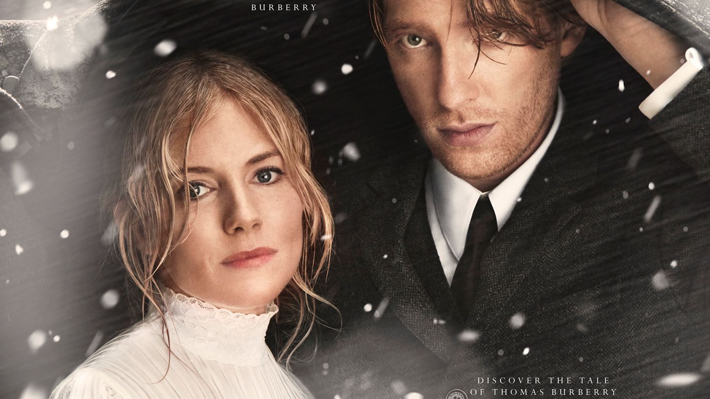 &#x397; Sienna Miller &#x3BA;&#x3B1;&#x3B9; &#x3B7; Lily James &#x3C3;&#x3C4;&#x3BF; &#x3BD;&#x3AD;&#x3BF; &#x3C7;&#x3C1;&#x3B9;&#x3C3;&#x3C4;&#x3BF;&#x3C5;&#x3B3;&#x3B5;&#x3BD;&#x3BD;&#x3B9;&#x3AC;&#x3C4;&#x3B9;&#x3BA;&#x3BF; film &#x3C4;&#x3BF;&#x3C5; Burberry