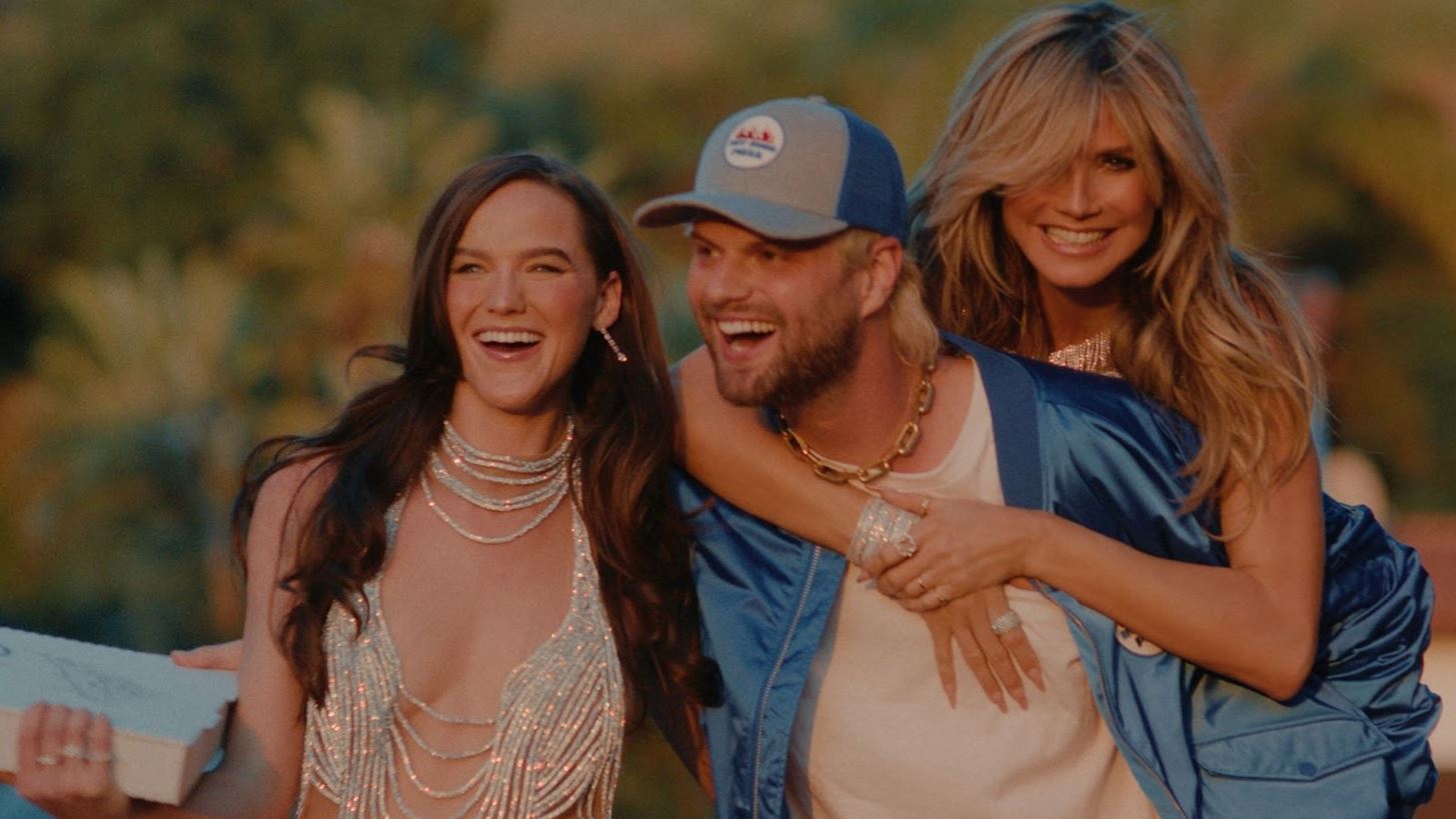 Heidi Klum | &#x3A0;&#x3C1;&#x3C9;&#x3C4;&#x3B1;&#x3B3;&#x3C9;&#x3BD;&#x3B9;&#x3C3;&#x3C4;&#x3B5;&#x3AF; &#x3C3;&#x3C4;&#x3BF; &#x3BD;&#x3AD;&#x3BF; video clip &#x3C4;&#x3C9;&#x3BD; Sofi Tukker