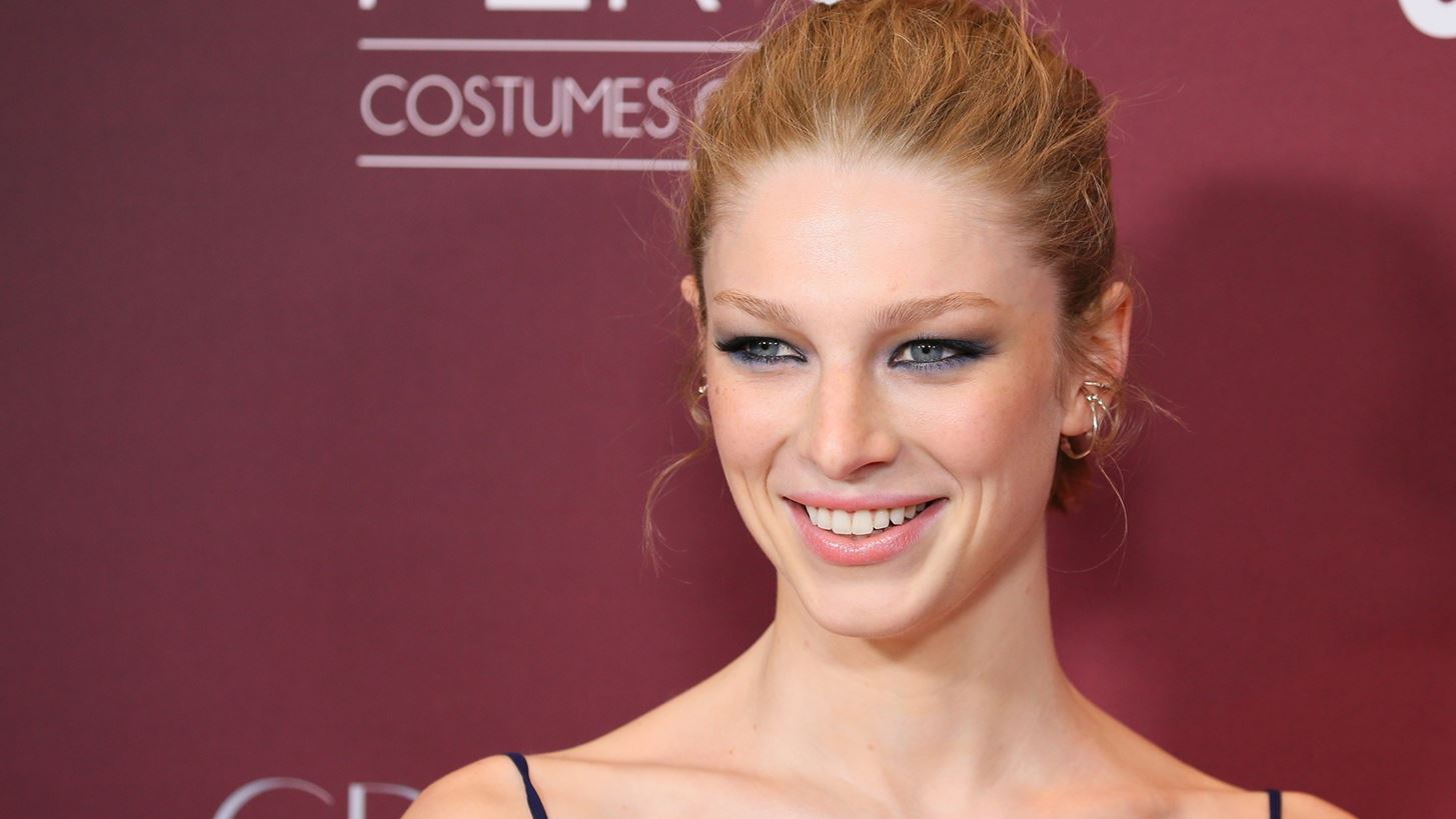 Hunter Schafer | &#x391;&#x3C0;&#x3BF;&#x3BA;&#x3AC;&#x3BB;&#x3C5;&#x3C8;&#x3B5; &#x3CC;&#x3C4;&#x3B9; &#x3C5;&#x3C0;&#x3AE;&#x3C1;&#x3BE;&#x3B5; &#x3B6;&#x3B5;&#x3C5;&#x3B3;&#x3AC;&#x3C1;&#x3B9; &#x3BC;&#x3B5; &#x3C4;&#x3B7; Rosal&#xED;a