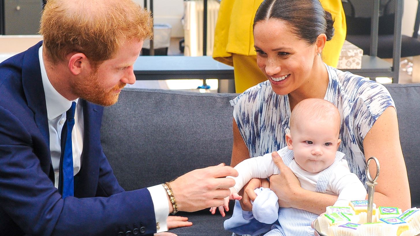 Meghan Markle | &#x397; &#x3BD;&#x3AD;&#x3B1; &#x3C6;&#x3C9;&#x3C4;&#x3BF;&#x3B3;&#x3C1;&#x3B1;&#x3C6;&#x3AF;&#x3B1; &#x3C4;&#x3BF;&#x3C5; Archie &#x3B4;&#x3B5;&#x3AF;&#x3C7;&#x3BD;&#x3B5;&#x3B9; &#x3C0;&#x3CC;&#x3C3;&#x3BF; &#x3C0;&#x3BF;&#x3BB;&#x3CD; &#x3BC;&#x3B5;&#x3B3;&#x3AC;&#x3BB;&#x3C9;&#x3C3;&#x3B5;
