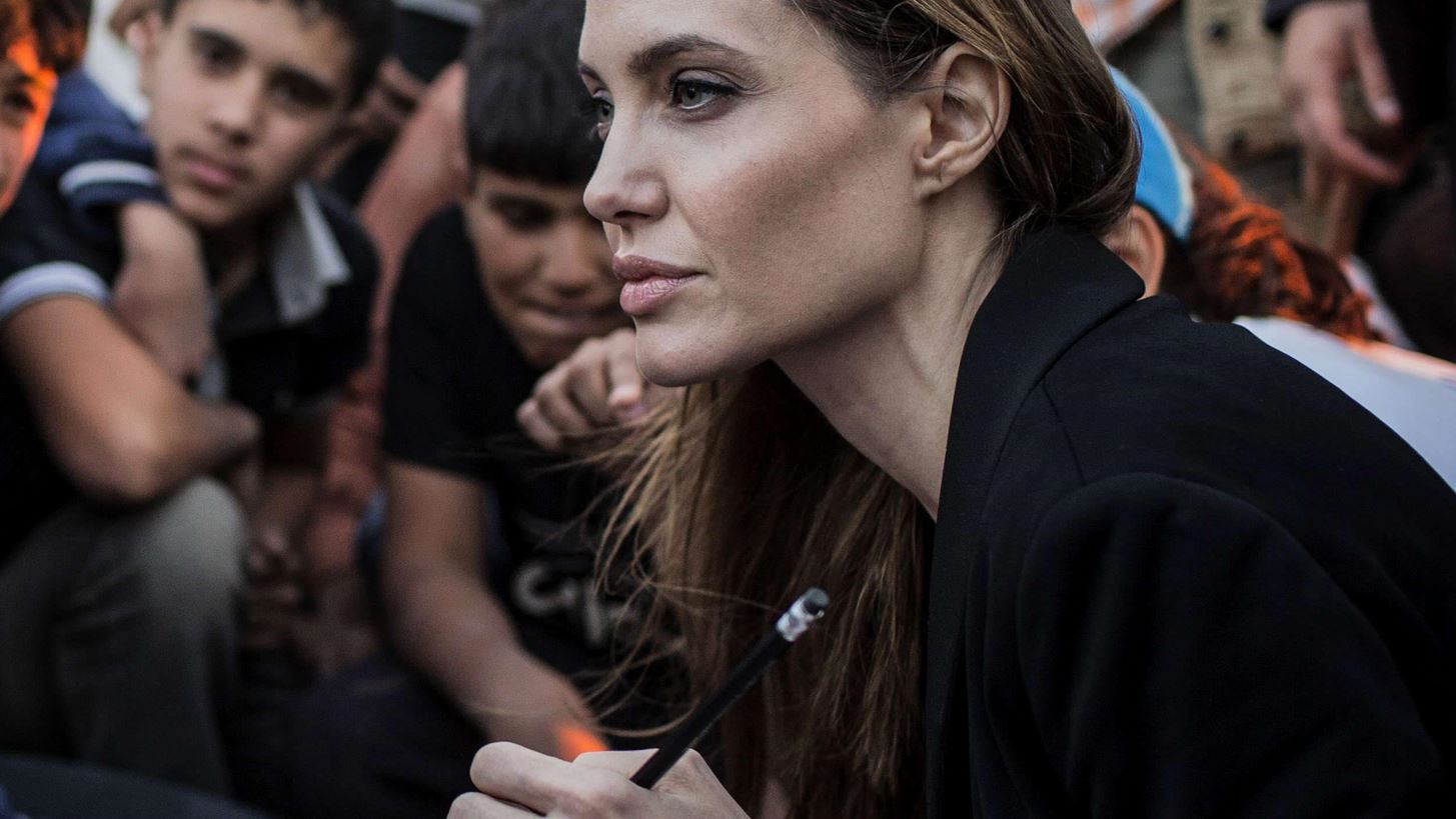 Angelina Jolie | &#x397; &#x3B5;&#x3C0;&#x3AF;&#x3C3;&#x3BA;&#x3B5;&#x3C8;&#x3B7;-&#x3AD;&#x3BA;&#x3C0;&#x3BB;&#x3B7;&#x3BE;&#x3B7; &#x3C3;&#x3C4;&#x3B7;&#x3BD; &#x39F;&#x3C5;&#x3BA;&#x3C1;&#x3B1;&#x3BD;&#x3AF;&#x3B1;