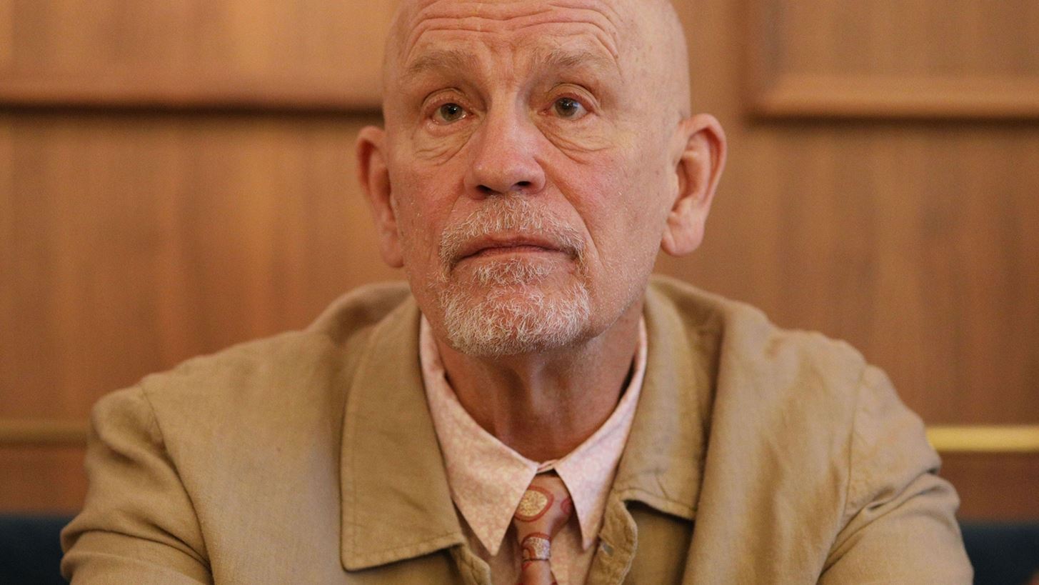 John Malkovich | &#x39F; &#x3B4;&#x3B9;&#x3AC;&#x3C3;&#x3B7;&#x3BC;&#x3BF;&#x3C2; &#x3B7;&#x3B8;&#x3BF;&#x3C0;&#x3BF;&#x3B9;&#x3CC;&#x3C2; &#x3B2;&#x3C1;&#x3AF;&#x3C3;&#x3BA;&#x3B5;&#x3C4;&#x3B1;&#x3B9; &#x3C3;&#x3C4;&#x3B7;&#x3BD; &#x395;&#x3BB;&#x3BB;&#x3AC;&#x3B4;&#x3B1; -&#x39F;&#x3B9; &#x3C6;&#x3C9;&#x3C4;&#x3BF;&#x3B3;&#x3C1;&#x3B1;&#x3C6;&#x3AF;&#x3B5;&#x3C2; &#x3B1;&#x3C0;&#x3CC; &#x3C4;&#x3B7; &#x3B2;&#x3CC;&#x3BB;&#x3C4;&#x3B1; &#x3C4;&#x3BF;&#x3C5; &#x3C3;&#x3C4;&#x3B7;&#x3BD; &#x391;&#x3B8;&#x3AE;&#x3BD;&#x3B1;