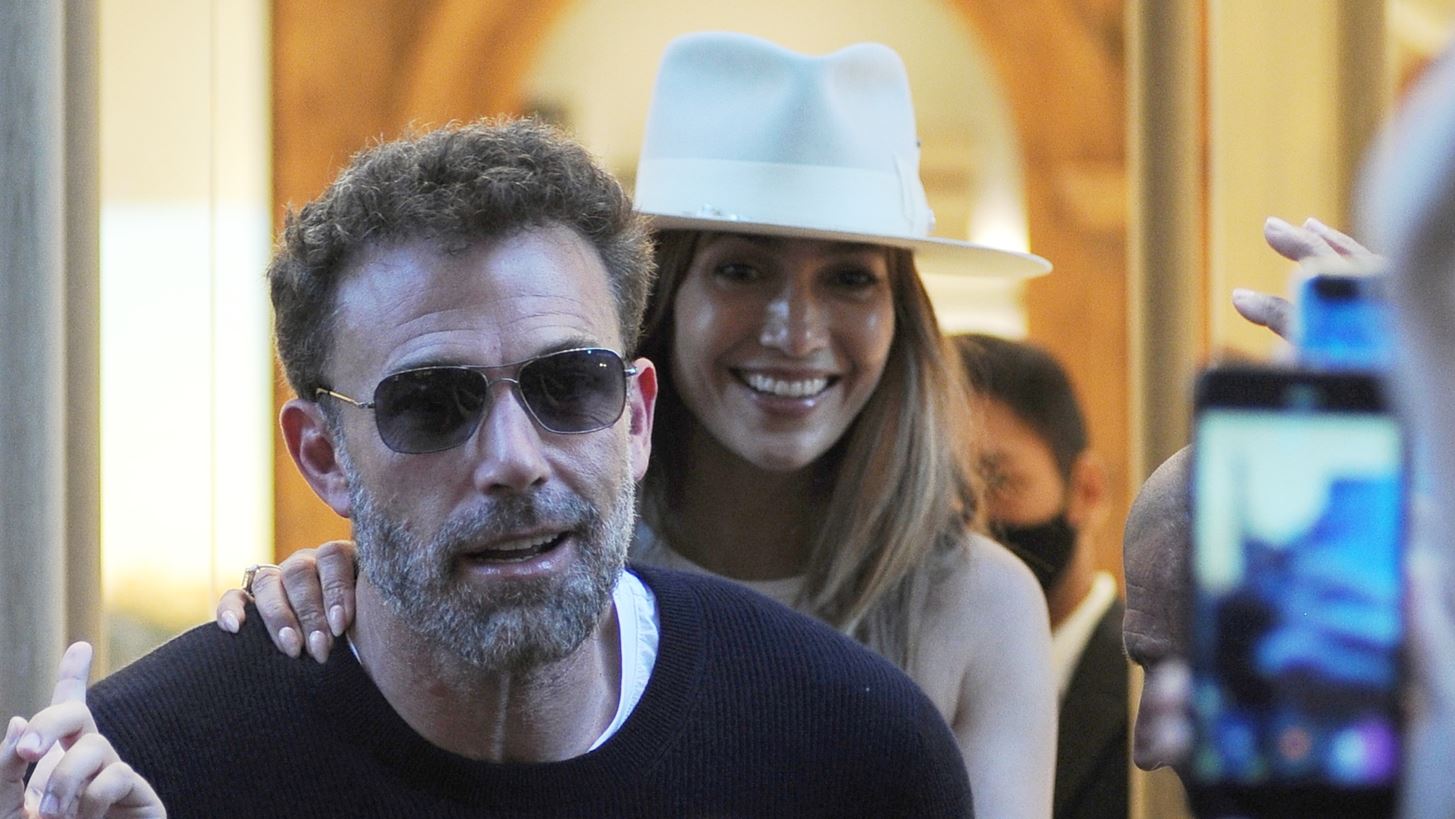 Jennifer Lopez | &#x39F;&#x3B9; &#x3C6;&#x3C9;&#x3C4;&#x3BF;&#x3B3;&#x3C1;&#x3B1;&#x3C6;&#x3AF;&#x3B5;&#x3C2; &#x3C0;&#x3BF;&#x3C5; &#x3B1;&#x3C0;&#x3BF;&#x3B4;&#x3B5;&#x3B9;&#x3BA;&#x3BD;&#x3CD;&#x3BF;&#x3C5;&#x3BD; &#x3C0;&#x3C9;&#x3C2; &#x3C0;&#x3AD;&#x3C1;&#x3B1;&#x3C3;&#x3B5; &#x3C4;&#x3B1; &#x3BA;&#x3B1;&#x3BB;&#x3CD;&#x3C4;&#x3B5;&#x3C1;&#x3B1; &#x3A7;&#x3C1;&#x3B9;&#x3C3;&#x3C4;&#x3BF;&#x3CD;&#x3B3;&#x3B5;&#x3BD;&#x3BD;&#x3B1; &#x3C4;&#x3B7;&#x3C2; &#x3B6;&#x3C9;&#x3AE;&#x3C2; &#x3C4;&#x3B7;&#x3C2;