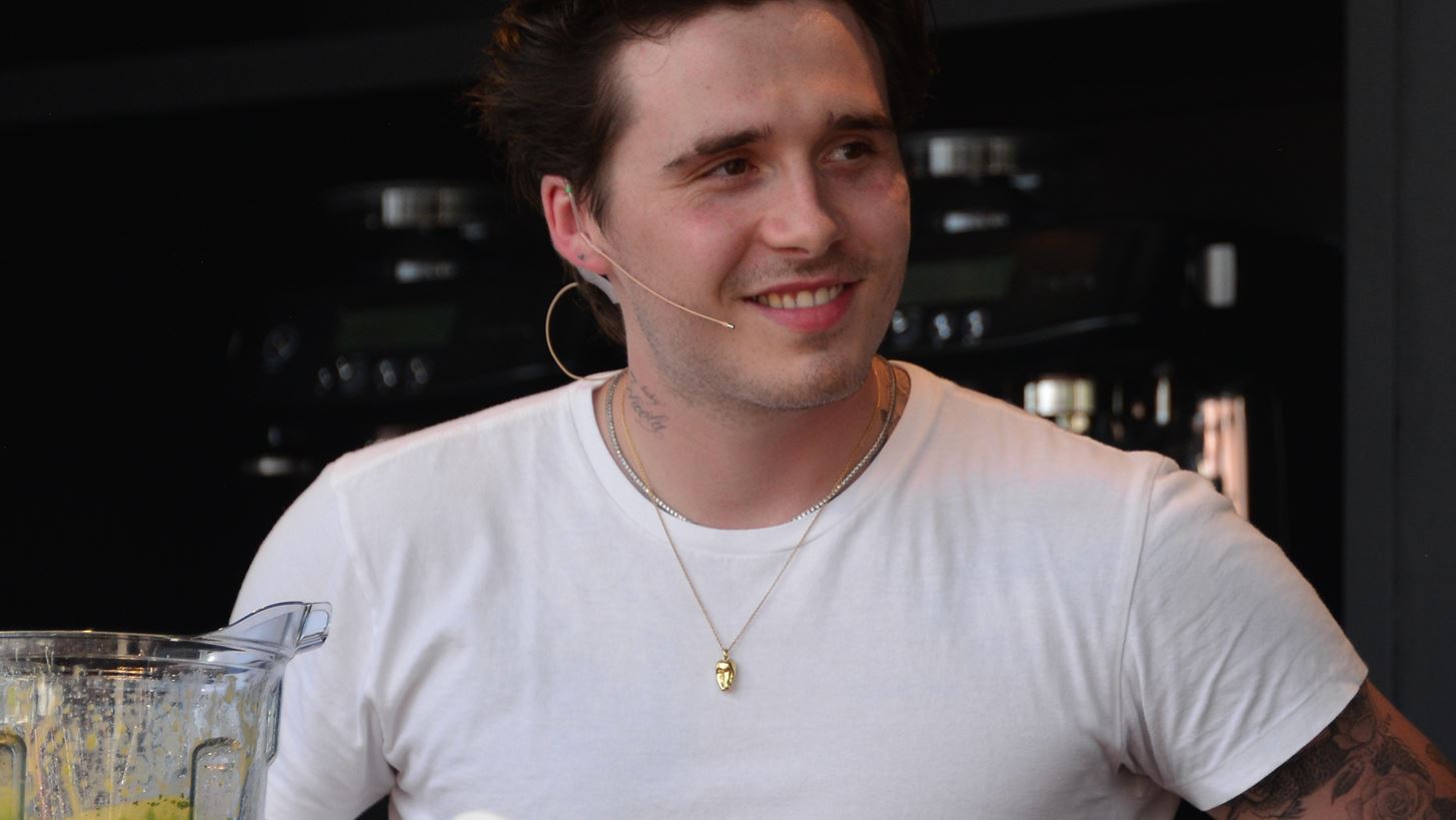 Brooklyn Beckham | &#x3A6;&#x3C4;&#x3B9;&#x3AC;&#x3C7;&#x3BD;&#x3B5;&#x3B9; &#x3BA;&#x3BF;&#x3BA;&#x3C4;&#x3AD;&#x3B9;&#x3BB; &#x3C3;&#x3B5; &#x3AD;&#x3BD;&#x3B1; &#x3BD;&#x3AD;&#x3BF; &#x3B2;&#x3AF;&#x3BD;&#x3C4;&#x3B5;&#x3BF; &#x3BA;&#x3B1;&#x3B9; &#x3B4;&#x3AD;&#x3C7;&#x3B5;&#x3C4;&#x3B1;&#x3B9; (&#x3BE;&#x3B1;&#x3BD;&#x3AC;) &#x3C4;&#x3B1; &#x3C0;&#x3B9;&#x3BF; &#x3C3;&#x3BA;&#x3BB;&#x3B7;&#x3C1;&#x3AC; &#x3C3;&#x3C7;&#x3CC;&#x3BB;&#x3B9;&#x3B1; &#x3C3;&#x3C4;&#x3BF; Twitter