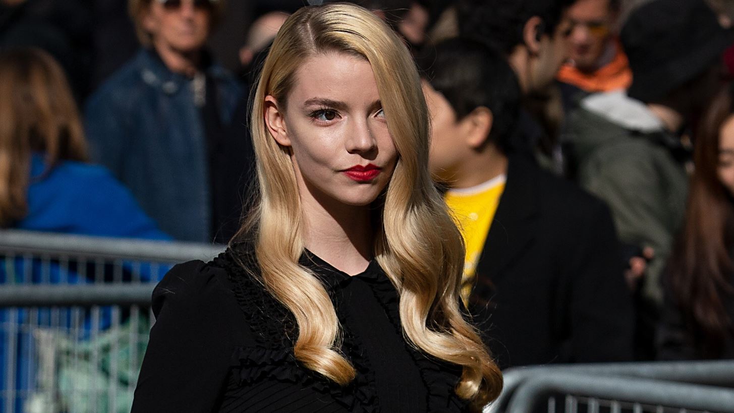 Anya Taylor-Joy | &#x392;&#x3C1;&#x3AF;&#x3C3;&#x3BA;&#x3B5;&#x3C4;&#x3B1;&#x3B9; &#x3C3;&#x3C4;&#x3B7;&#x3BD; &#x391;&#x3B8;&#x3AE;&#x3BD;&#x3B1; &#x3B3;&#x3B9;&#x3B1; &#x3C4;&#x3BF; &#x3C3;&#x3CC;&#x3BF;&#x3C5; &#x3C4;&#x3BF;&#x3C5; Dior