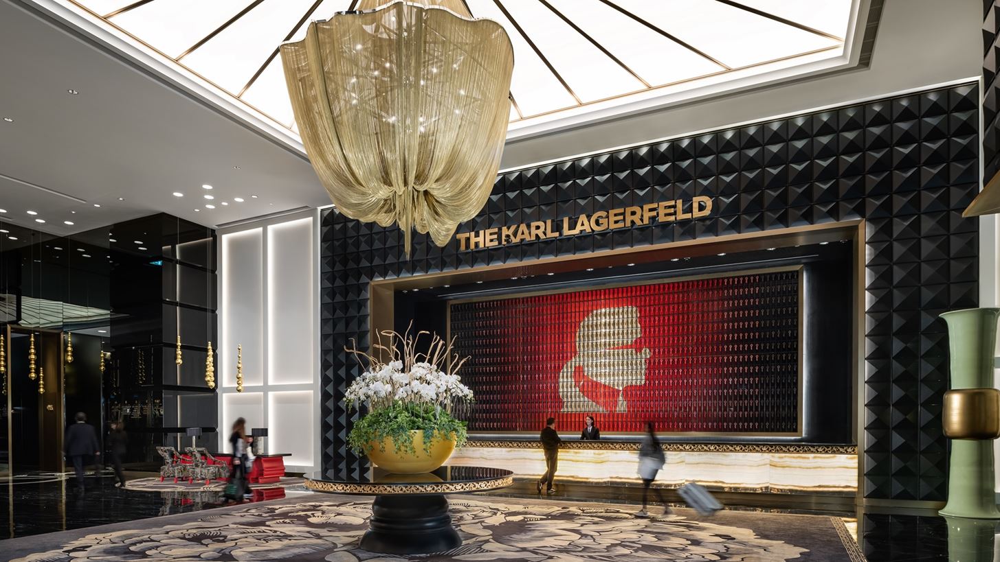 The Karl Lagerfeld Macau | &#x3A4;&#x3BF; &#x3C4;&#x3B5;&#x3BB;&#x3B5;&#x3C5;&#x3C4;&#x3B1;&#x3AF;&#x3BF; &#x3CC;&#x3BD;&#x3B5;&#x3B9;&#x3C1;&#x3BF; &#x3C4;&#x3BF;&#x3C5; &#x39A;&#x3AC;&#x3B9;&#x3B6;&#x3B5;&#x3C1; &#x3C4;&#x3B7;&#x3C2; &#x3BC;&#x3CC;&#x3B4;&#x3B1;&#x3C2;
