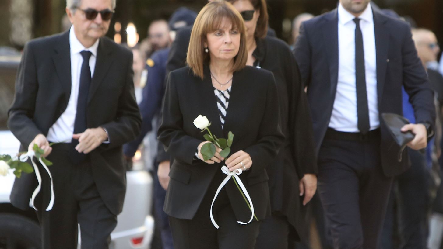 Το "τελευταίο αντίο" στον Διονύση Σαββόπουλο στην Μητρόπολη Αθηνών