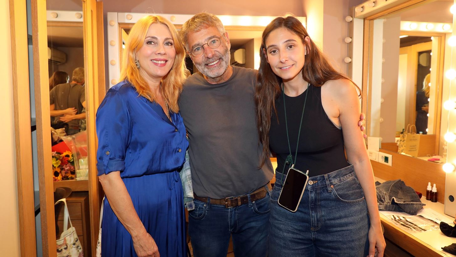 &#x397; &#x3A3;&#x3BC;&#x3B1;&#x3C1;&#x3AC;&#x3B3;&#x3B4;&#x3B1; &#x39A;&#x3B1;&#x3C1;&#x3CD;&#x3B4;&#x3B7; &#x3C0;&#x3BF;&#x3B6;&#x3AC;&#x3C1;&#x3B5;&#x3B9; &#x3C3;&#x3C4;&#x3BF; &#x3C3;&#x3B1;&#x3BB;&#x3CC;&#x3BD;&#x3B9; &#x3C4;&#x3BF;&#x3C5; &#x3C3;&#x3C0;&#x3B9;&#x3C4;&#x3B9;&#x3BF;&#x3CD; &#x3C4;&#x3B7;&#x3C2; &#x3C3;&#x3C4;&#x3B7;&#x3BD; &#x391;&#x3BA;&#x3C1;&#x3CC;&#x3C0;&#x3BF;&#x3BB;&#x3B7; &#x3B3;&#x3B9;&#x3B1; &#x3B5;&#x3C5;&#x3C7;&#x3AC;&#x3C1;&#x3B9;&#x3C3;&#x3C4;&#x3B7; &#x3B1;&#x3C6;&#x3BF;&#x3C1;&#x3BC;&#x3AE;