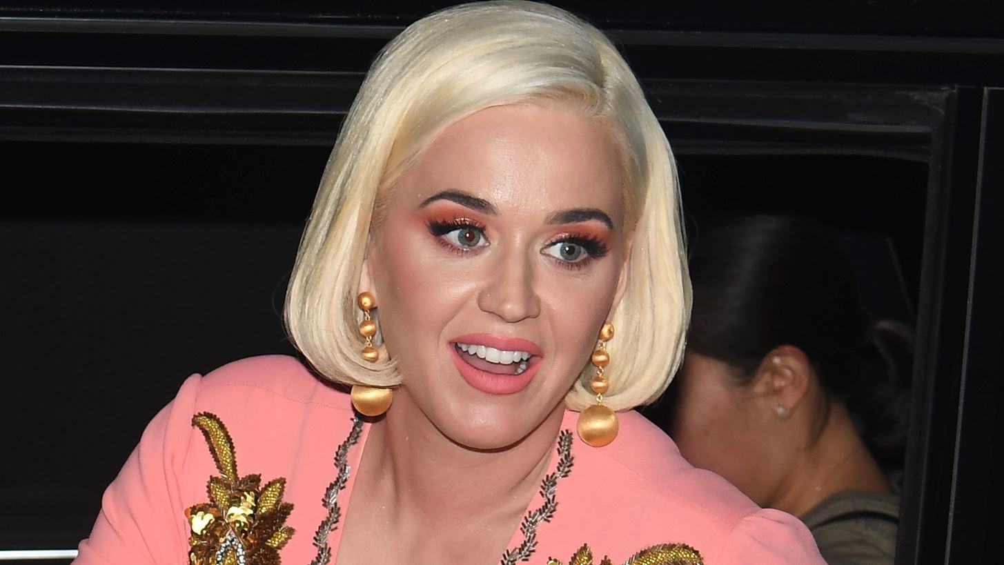 Katy Perry | &#x3A4;&#x3B9; &#x3B1;&#x3C0;&#x3BF;&#x3BA;&#x3AC;&#x3BB;&#x3C5;&#x3C8;&#x3B5; &#x3B7; &#x3C0;&#x3BF;&#x3C0; &#x3C3;&#x3C4;&#x3B1;&#x3C1; &#x3B3;&#x3B9;&#x3B1; &#x3C4;&#x3B7;&#x3BD; 9 &#x3BC;&#x3B7;&#x3BD;&#x3CE;&#x3BD; &#x3BA;&#x3CC;&#x3C1;&#x3B7; &#x3C4;&#x3B7;&#x3C2;