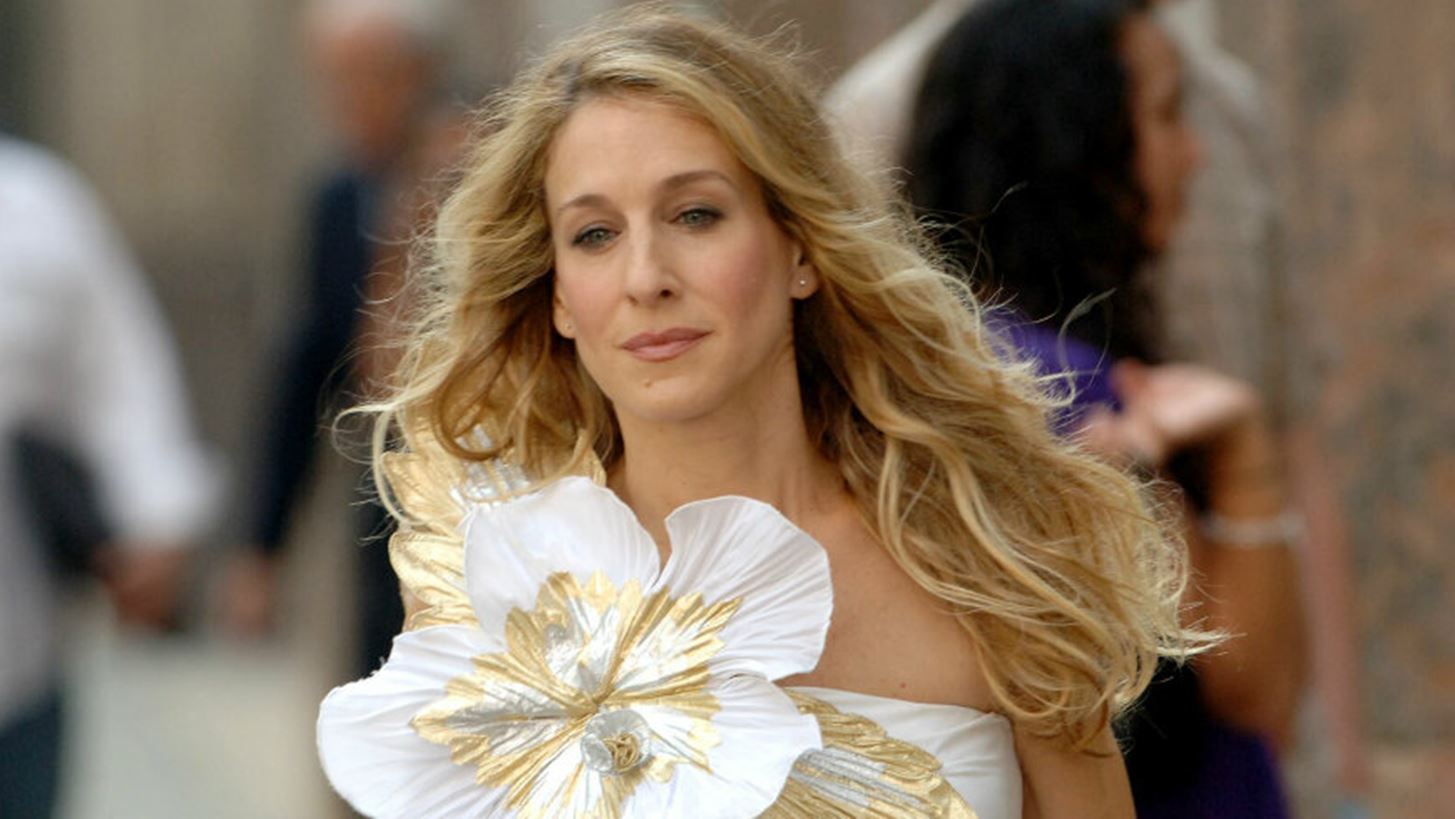 &#x397; Sarah Jessica Parker &#x3B1;&#x3C0;&#x3B1;&#x3BD;&#x3C4;&#x3AC;&#x3B5;&#x3B9; &#x3C0;&#x3C1;&#x3CE;&#x3C4;&#x3B7; &#x3C6;&#x3BF;&#x3C1;&#x3AC; &#x3B3;&#x3B9;&#x3B1; &#x3C4;&#x3B1; &#x3B4;&#x3B9;&#x3B1;&#x3C6;&#x3BF;&#x3C1;&#x3B5;&#x3C4;&#x3B9;&#x3BA;&#x3BF;&#x3CD; &#x3C7;&#x3C1;&#x3CE;&#x3BC;&#x3B1;&#x3C4;&#x3BF;&#x3C2; &#x3C0;&#x3AD;&#x3B4;&#x3B9;&#x3BB;&#x3B1; &#x3C4;&#x3B7;&#x3C2; Carrie Bradshaw