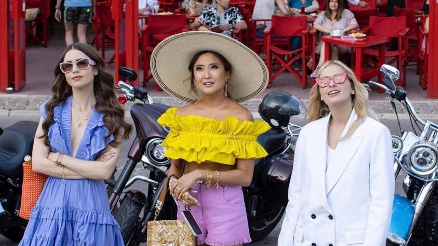 Lily Collins | &quot;&#x3A4;&#x3BF; Emily in Paris &#x3B5;&#x3C0;&#x3B9;&#x3BA;&#x3B5;&#x3BD;&#x3C4;&#x3C1;&#x3CE;&#x3BD;&#x3B5;&#x3C4;&#x3B1;&#x3B9; &#x3C3;&#x3C4;&#x3B7; &#x3B4;&#x3B9;&#x3B1;&#x3C6;&#x3BF;&#x3C1;&#x3B5;&#x3C4;&#x3B9;&#x3BA;&#x3CC;&#x3C4;&#x3B7;&#x3C4;&#x3B1; &#x3BC;&#x3C0;&#x3C1;&#x3BF;&#x3C3;&#x3C4;&#x3AC; &#x3BA;&#x3B1;&#x3B9; &#x3C0;&#x3AF;&#x3C3;&#x3C9; &#x3B1;&#x3C0;&#x3CC; &#x3C4;&#x3B9;&#x3C2; &#x3BA;&#x3AC;&#x3BC;&#x3B5;&#x3C1;&#x3B5;&#x3C2;&quot;
