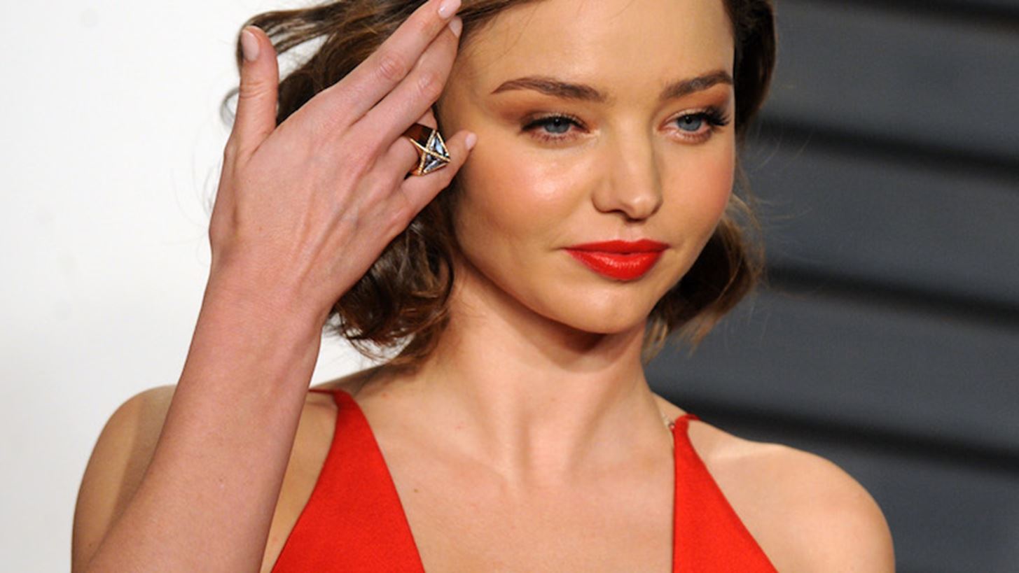 &#x397; Miranda Kerr &#x3B5;&#x3C0;&#x3AD;&#x3C3;&#x3C4;&#x3C1;&#x3B5;&#x3C8;&#x3B5; &#x3C3;&#x3C4;&#x3B7;&#x3BD; &#x3B1;&#x3BC;&#x3B5;&#x3C1;&#x3B9;&#x3BA;&#x3B1;&#x3BD;&#x3B9;&#x3BA;&#x3AE; &#x3BA;&#x3C5;&#x3B2;&#x3AD;&#x3C1;&#x3BD;&#x3B7;&#x3C3;&#x3B7; &#x3BA;&#x3BF;&#x3C3;&#x3BC;&#x3AE;&#x3BC;&#x3B1;&#x3C4;&#x3B1; &#x3B1;&#x3BE;&#x3AF;&#x3B1;&#x3C2; 8,1 &#x3B5;&#x3BA;&#x3B1;&#x3C4;&#x3BF;&#x3BC;&#x3BC;&#x3C5;&#x3C1;&#x3AF;&#x3C9;&#x3BD;