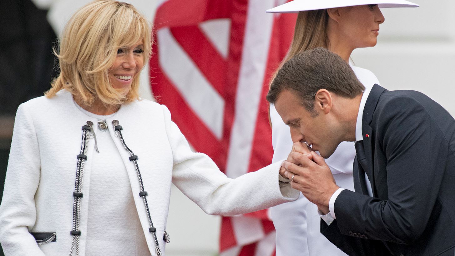 Emmanuel &amp; Brigitte Macron: 16 &#x3C7;&#x3C1;&#x3CC;&#x3BD;&#x3B9;&#x3B1; &#x3BC;&#x3B1;&#x3B6;&#x3AF; | &#x39F;&#x3B9; &#x3C6;&#x3C9;&#x3C4;&#x3BF;&#x3B3;&#x3C1;&#x3B1;&#x3C6;&#x3AF;&#x3B5;&#x3C2; &#x3BC;&#x3B5; &#x3C4;&#x3B9;&#x3C2; &#x3C0;&#x3B9;&#x3BF; &#x3C4;&#x3C1;&#x3C5;&#x3C6;&#x3B5;&#x3C1;&#x3AD;&#x3C2; &#x3C3;&#x3C4;&#x3B9;&#x3B3;&#x3BC;&#x3AD;&#x3C2; &#x3C4;&#x3BF;&#x3C5; &#x3B6;&#x3B5;&#x3C5;&#x3B3;&#x3B1;&#x3C1;&#x3B9;&#x3BF;&#x3CD;