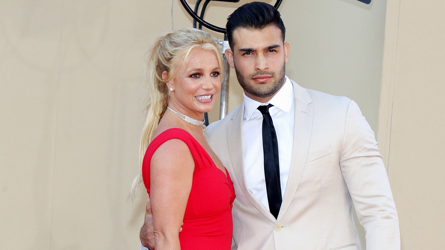 &#x39F; &quot;&#x3CC;&#x3BB;&#x3BF; &#x3B5;&#x3BA;&#x3C0;&#x3BB;&#x3AE;&#x3BE;&#x3B5;&#x3B9;&#x3C2;&quot; &#x3B3;&#x3AC;&#x3BC;&#x3BF;&#x3C2; &#x3C4;&#x3B7;&#x3C2; Britney Spears: &#x3A4;&#x3BF; Versace &#x3BD;&#x3C5;&#x3C6;&#x3B9;&#x3BA;&#x3CC;, &#x3BF;&#x3B9; A-list &#x3BA;&#x3B1;&#x3BB;&#x3B5;&#x3C3;&#x3BC;&#x3AD;&#x3BD;&#x3BF;&#x3B9; &#x3BA;&#x3B1;&#x3B9; &#x3BF; &#x3B1;&#x3C0;&#x3C1;&#x3CC;&#x3C3;&#x3BA;&#x3BB;&#x3B7;&#x3C4;&#x3BF;&#x3C2; &#x3C0;&#x3C1;&#x3CE;&#x3B7;&#x3BD; &#x3C4;&#x3B7;&#x3C2; &#x3C0;&#x3BF;&#x3C5; &#x3B5;&#x3B9;&#x3C3;&#x3AD;&#x3B2;&#x3B1;&#x3BB;&#x3B5; &#x3C3;&#x3C4;&#x3BF; &#x3C3;&#x3C0;&#x3AF;&#x3C4;&#x3B9; (&#x3C6;&#x3C9;&#x3C4;&#x3BF;)
