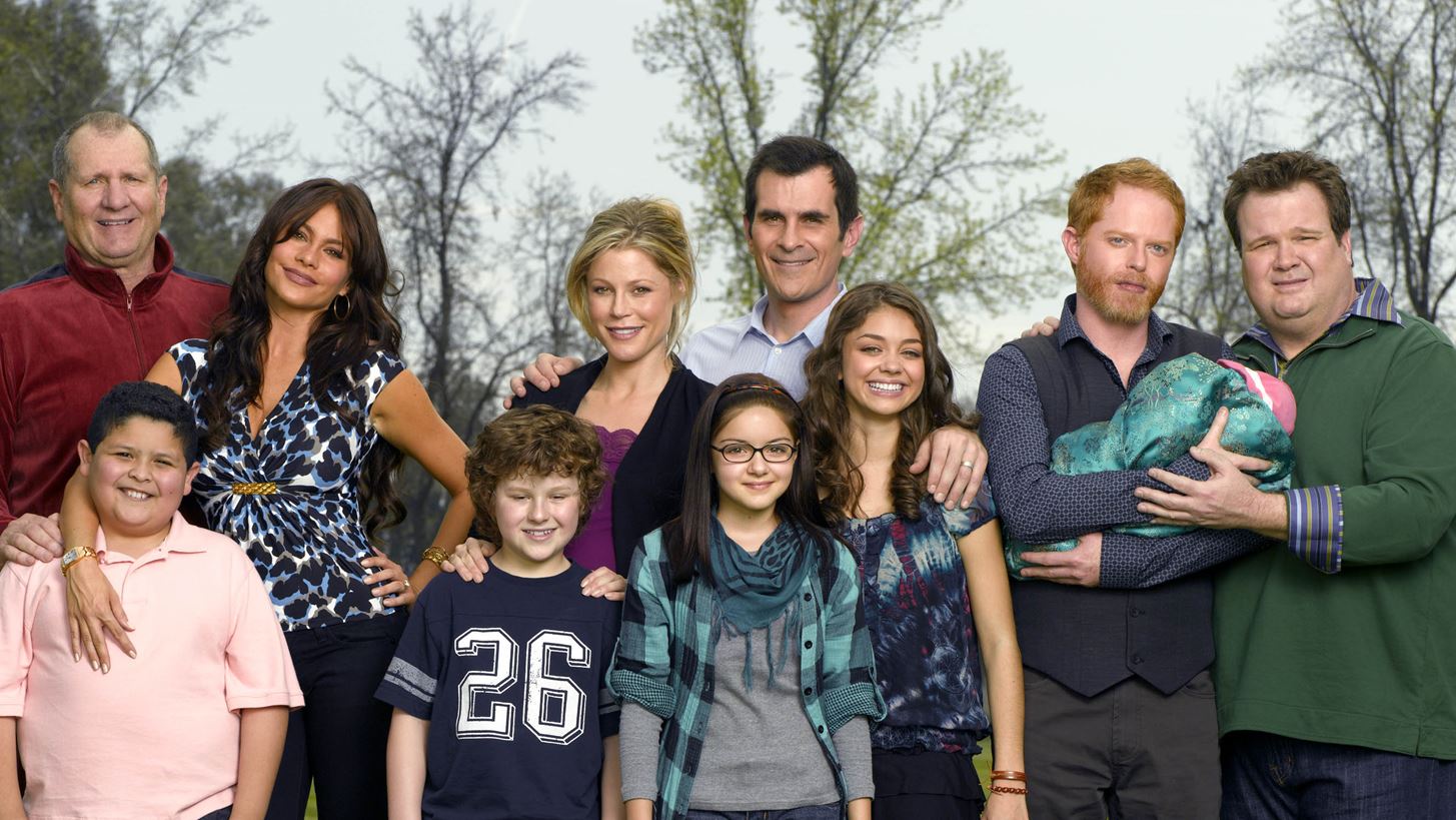 Modern Family | &#x398;&#x3B1; &#x3C5;&#x3C0;&#x3AC;&#x3C1;&#x3BE;&#x3B5;&#x3B9; spin-off &#x3C3;&#x3B5;&#x3B9;&#x3C1;&#x3AC; &#x3C4;&#x3BF;&#x3C5; &#x3B5;&#x3C0;&#x3B9;&#x3C4;&#x3C5;&#x3C7;&#x3B7;&#x3BC;&#x3AD;&#x3BD;&#x3BF;&#x3C5; sitcom;