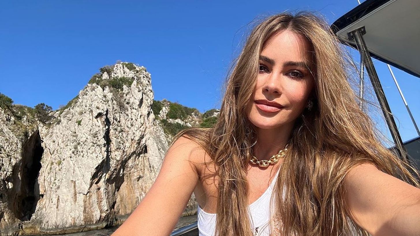 Sofia Vergara | &#x393;&#x3B9;&#x3CC;&#x3C1;&#x3C4;&#x3B1;&#x3C3;&#x3B5; &#x3C4;&#x3B1; 51 &#x3C4;&#x3B7;&#x3C2; &#x3BC;&#x3B5; &#x3AD;&#x3BD;&#x3B1; &#x3BB;&#x3B5;&#x3C5;&#x3BA;&#x3CC; &#x3BF;&#x3BB;&#x3CC;&#x3C3;&#x3C9;&#x3BC;&#x3BF;