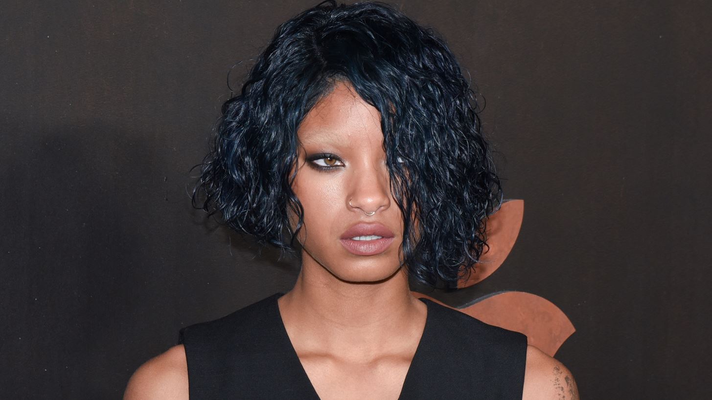 Willow Smith | &#x3A0;&#x3C1;&#x3BF;&#x3C4;&#x3B5;&#x3AF;&#x3BD;&#x3B5;&#x3B9; &#x3C4;&#x3BF; Poor Things &#x3C4;&#x3BF;&#x3C5; &#x393;&#x3B9;&#x3CE;&#x3C1;&#x3B3;&#x3BF;&#x3C5; &#x39B;&#x3AC;&#x3BD;&#x3B8;&#x3B9;&#x3BC;&#x3BF;&#x3C5; &#x3C3;&#x3C4;&#x3BF;&#x3C5;&#x3C2; 11,3 &#x3B5;&#x3BA;&#x3B1;&#x3C4;&#x3BF;&#x3BC;&#x3BC;&#x3CD;&#x3C1;&#x3B9;&#x3B1; followers &#x3C4;&#x3B7;&#x3C2;