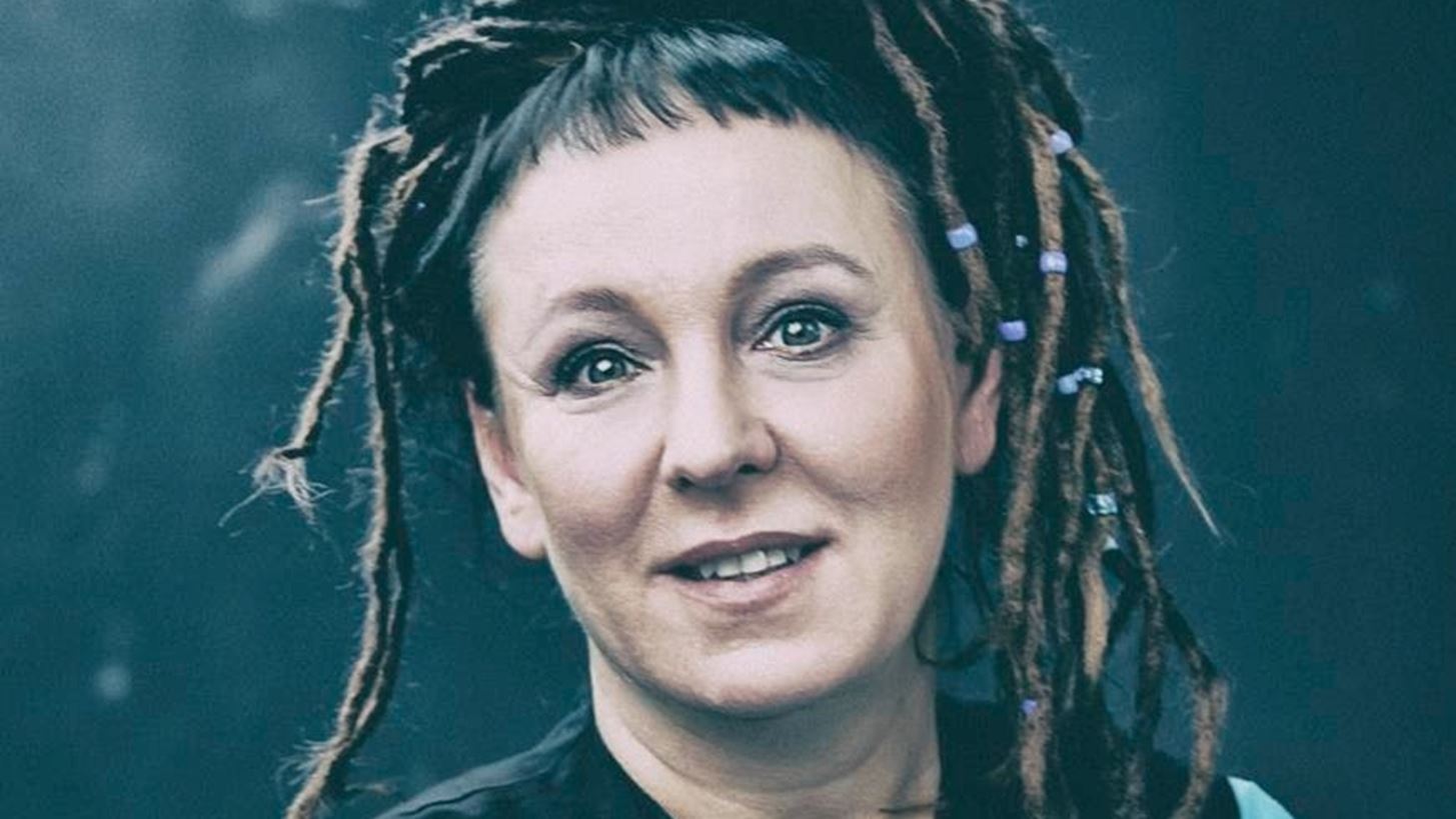 Olga Tokarczuk | &#x397; &#x3B2;&#x3C1;&#x3B1;&#x3B2;&#x3B5;&#x3C5;&#x3BC;&#x3AD;&#x3BD;&#x3B7; &#x3BC;&#x3B5; &#x39D;&#x3CC;&#x3BC;&#x3C0;&#x3B5;&#x3BB; &#x39B;&#x3BF;&#x3B3;&#x3BF;&#x3C4;&#x3B5;&#x3C7;&#x3BD;&#x3AF;&#x3B1;&#x3C2; &#x3C3;&#x3C5;&#x3B3;&#x3B3;&#x3C1;&#x3B1;&#x3C6;&#x3AD;&#x3B1;&#x3C2; &#x3B3;&#x3B9;&#x3B1; &#x3C0;&#x3C1;&#x3CE;&#x3C4;&#x3B7; &#x3C6;&#x3BF;&#x3C1;&#x3AC; &#x3C3;&#x3C4;&#x3B7;&#x3BD; &#x395;&#x3BB;&#x3BB;&#x3AC;&#x3B4;&#x3B1;