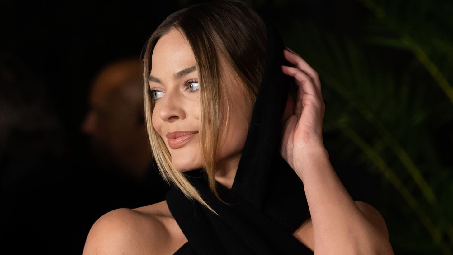 Margot Robbie | &#x397; &#x3B5;&#x3BC;&#x3C6;&#x3AC;&#x3BD;&#x3B9;&#x3C3;&#x3B7; &#x3C3;&#x3C4;&#x3BF; &#x3BA;&#x3CC;&#x3BA;&#x3BA;&#x3B9;&#x3BD;&#x3BF; &#x3C7;&#x3B1;&#x3BB;&#x3AF; &#x3BC;&#x3B5; &#x3C4;&#x3B7; &#x3BC;&#x3B7;&#x3C4;&#x3AD;&#x3C1;&#x3B1; &#x3C4;&#x3B7;&#x3C2; &#x3C0;&#x3BF;&#x3C5; &#x3B5;&#x3AF;&#x3BD;&#x3B1;&#x3B9; &#x3B5;&#x3BE;&#x3AF;&#x3C3;&#x3BF;&#x3C5; &#x3B5;&#x3BD;&#x3C4;&#x3C5;&#x3C0;&#x3C9;&#x3C3;&#x3B9;&#x3B1;&#x3BA;&#x3AE;