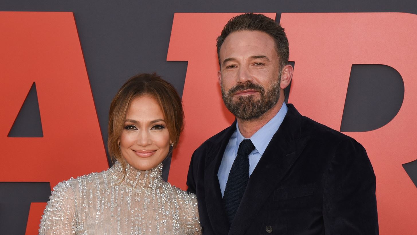 &quot;&#x395;&#x3AF;&#x3BD;&#x3B1;&#x3B9; &#x3B7; &#x3C0;&#x3B9;&#x3BF; &#x3CC;&#x3BC;&#x3BF;&#x3C1;&#x3C6;&#x3B7; &#x3B3;&#x3C5;&#x3BD;&#x3B1;&#x3AF;&#x3BA;&#x3B1; &#x3C3;&#x3C4;&#x3BF;&#x3BD; &#x3BA;&#x3CC;&#x3C3;&#x3BC;&#x3BF;&quot; | &#x39F; Ben Affleck &#x3B1;&#x3C0;&#x3BF;&#x3BA;&#x3AC;&#x3BB;&#x3C5;&#x3C8;&#x3B5; &#x3C4;&#x3BF; &quot;&#x3BC;&#x3C5;&#x3C3;&#x3C4;&#x3B9;&#x3BA;&#x3CC;&quot; &#x3C4;&#x3B7;&#x3C2; Jennifer Lopez