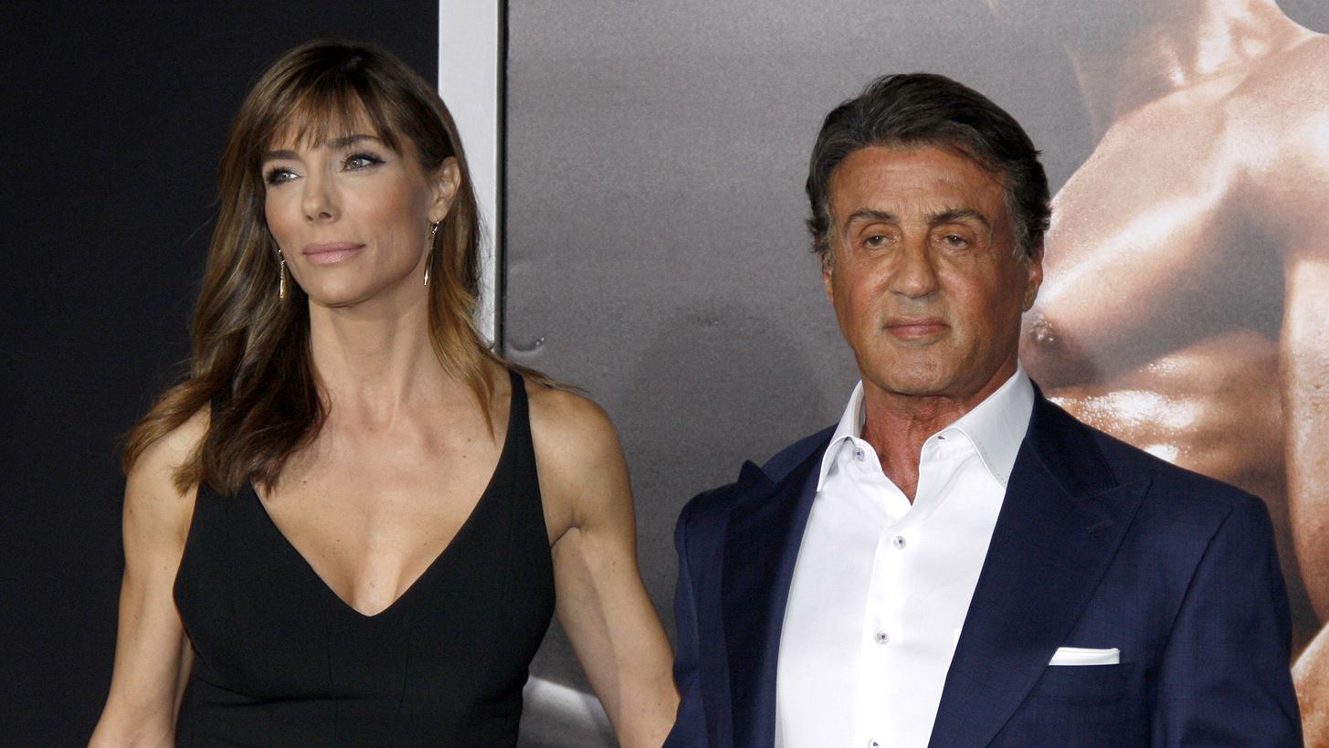 Sylvester Stallone | &#x395;&#x3AF;&#x3BD;&#x3B1;&#x3B9; &#x3BE;&#x3B1;&#x3BD;&#x3AC; &#x3BC;&#x3B1;&#x3B6;&#x3AF; &#x3BC;&#x3B5; &#x3C4;&#x3B7; &#x3C3;&#x3CD;&#x3B6;&#x3C5;&#x3B3;&#x3CC; &#x3C4;&#x3BF;&#x3C5;, &#x3C0;&#x3B1;&#x3C1;&#x3AC; &#x3C4;&#x3B7;&#x3BD; &#x3B1;&#x3AF;&#x3C4;&#x3B7;&#x3C3;&#x3B7; &#x3B4;&#x3B9;&#x3B1;&#x3B6;&#x3C5;&#x3B3;&#x3AF;&#x3BF;&#x3C5;;