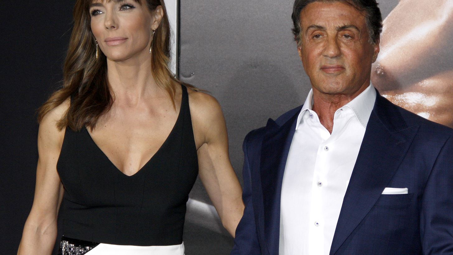 Sylvester Stallone- Jennifer Flavin | &#x388;&#x3BD;&#x3B1; &#x3BC;&#x3AE;&#x3BD;&#x3B1; &#x3BC;&#x3B5;&#x3C4;&#x3AC; &#x3C4;&#x3B7;&#x3BD; &#x3B1;&#x3AF;&#x3C4;&#x3B7;&#x3C3;&#x3B7; &#x3B4;&#x3B9;&#x3B1;&#x3B6;&#x3C5;&#x3B3;&#x3AF;&#x3BF;&#x3C5; &#x3B1;&#x3C0;&#x3BF;&#x3C6;&#x3AC;&#x3C3;&#x3B9;&#x3C3;&#x3B1;&#x3BD; &#x3BD;&#x3B1; &#x3BC;&#x3B7;&#x3BD; &#x3C7;&#x3C9;&#x3C1;&#x3AF;&#x3C3;&#x3BF;&#x3C5;&#x3BD;