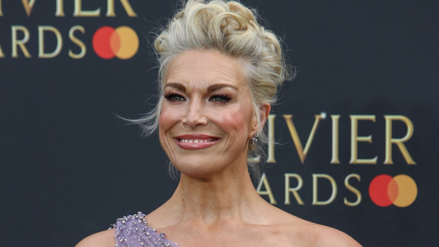 Hannah Waddingham | &#x397; &#x3B1;&#x3C0;&#x3AC;&#x3BD;&#x3C4;&#x3B7;&#x3C3;&#x3AE; &#x3C4;&#x3B7;&#x3C2; &#x3C3;&#x3C4;&#x3BF; &#x3C3;&#x3B5;&#x3BE;&#x3B9;&#x3C3;&#x3C4;&#x3B9;&#x3BA;&#x3CC; &#x3C3;&#x3C7;&#x3CC;&#x3BB;&#x3B9;&#x3BF; &#x3C0;&#x3BF;&#x3C5; &#x3B4;&#x3AD;&#x3C7;&#x3C4;&#x3B7;&#x3BA;&#x3B5; &#x3C3;&#x3C4;&#x3BF; &#x3BA;&#x3CC;&#x3BA;&#x3BA;&#x3B9;&#x3BD;&#x3BF; &#x3C7;&#x3B1;&#x3BB;&#x3AF;