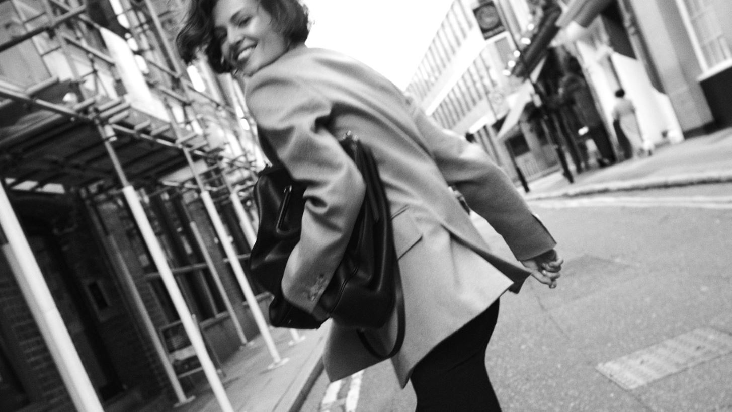 &#x397; &#x3BD;&#x3AD;&#x3B1; &#x3BA;&#x3B1;&#x3BC;&#x3C0;&#x3AC;&#x3BD;&#x3B9;&#x3B1; Max Mara &#x3C6;&#x3AD;&#x3C1;&#x3BD;&#x3B5;&#x3B9; &#x3C3;&#x3C4;&#x3BF; &#x3B5;&#x3C0;&#x3AF;&#x3BA;&#x3B5;&#x3BD;&#x3C4;&#x3C1;&#x3BF; &#x3C4;&#x3BF; Olimpia Jacket &#x3BA;&#x3B1;&#x3B9; &#x3C4;&#x3B9;&#x3C2; &#x3B3;&#x3C5;&#x3BD;&#x3B1;&#x3AF;&#x3BA;&#x3B5;&#x3C2; &#x3C0;&#x3BF;&#x3C5; &#x3BE;&#x3B5;&#x3C7;&#x3C9;&#x3C1;&#x3AF;&#x3B6;&#x3BF;&#x3C5;&#x3BD;