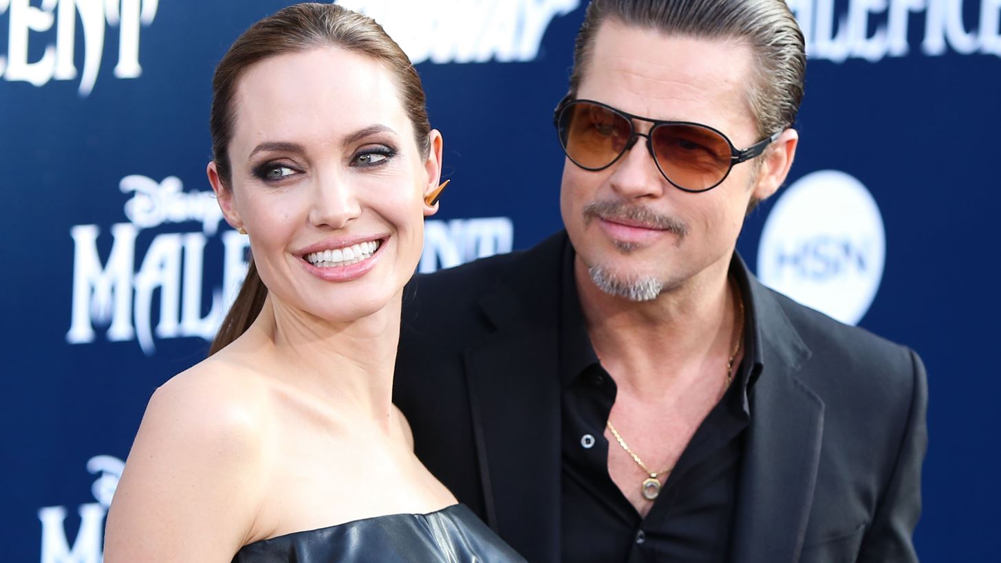 Angelina Jolie | &#x39D;&#x3AD;&#x3B5;&#x3C2; &#x3BA;&#x3B1;&#x3C4;&#x3B1;&#x3B3;&#x3B3;&#x3B5;&#x3BB;&#x3AF;&#x3B5;&#x3C2; &#x3BA;&#x3B1;&#x3C4;&#x3AC; &#x3C4;&#x3BF;&#x3C5; Brad Pitt - &quot;&#x386;&#x3C1;&#x3C0;&#x3B1;&#x3BE;&#x3B5; &#x3AD;&#x3BD;&#x3B1; &#x3C0;&#x3B1;&#x3B9;&#x3B4;&#x3AF; &#x3B1;&#x3C0;&#x3CC; &#x3C4;&#x3BF; &#x3BB;&#x3B1;&#x3B9;&#x3BC;&#x3CC; &#x3BA;&#x3B1;&#x3B9; &#x3C7;&#x3C4;&#x3CD;&#x3C0;&#x3B7;&#x3C3;&#x3B5; &#x3AD;&#x3BD;&#x3B1; &#x3AC;&#x3BB;&#x3BB;&#x3BF;&quot;