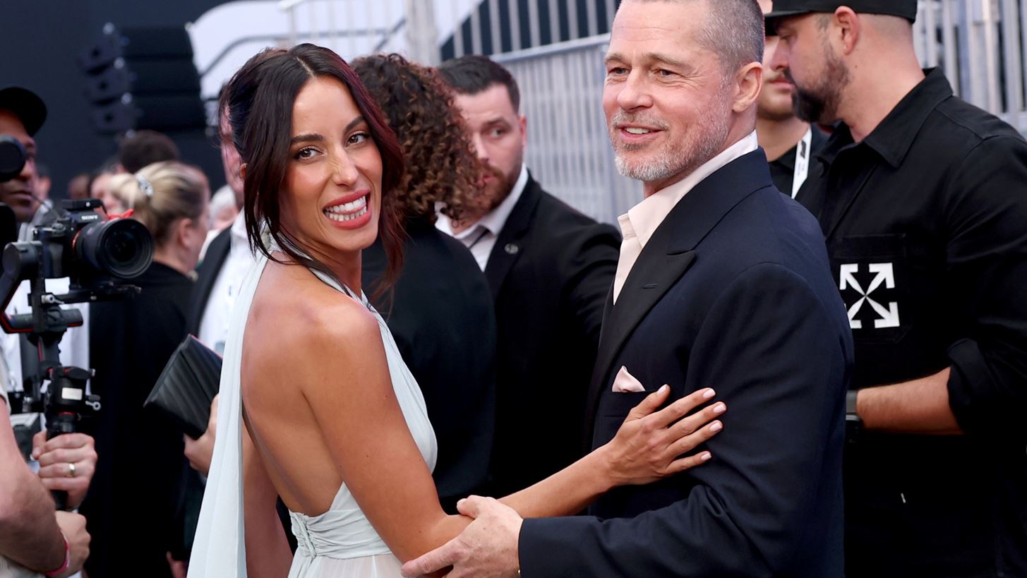 Brad Pitt - Ines de Ramon | &#x395;&#x3C1;&#x3C9;&#x3C4;&#x3B5;&#x3C5;&#x3BC;&#x3AD;&#x3BD;&#x3BF;&#x3B9; &#x3BA;&#x3B1;&#x3B9; &#x3B5;&#x3BD;&#x3C4;&#x3C5;&#x3C0;&#x3C9;&#x3C3;&#x3B9;&#x3B1;&#x3BA;&#x3BF;&#x3AF; &#x3C3;&#x3C4;&#x3BF; &#x3BA;&#x3CC;&#x3BA;&#x3BA;&#x3B9;&#x3BD;&#x3BF; &#x3C7;&#x3B1;&#x3BB;&#x3AF;