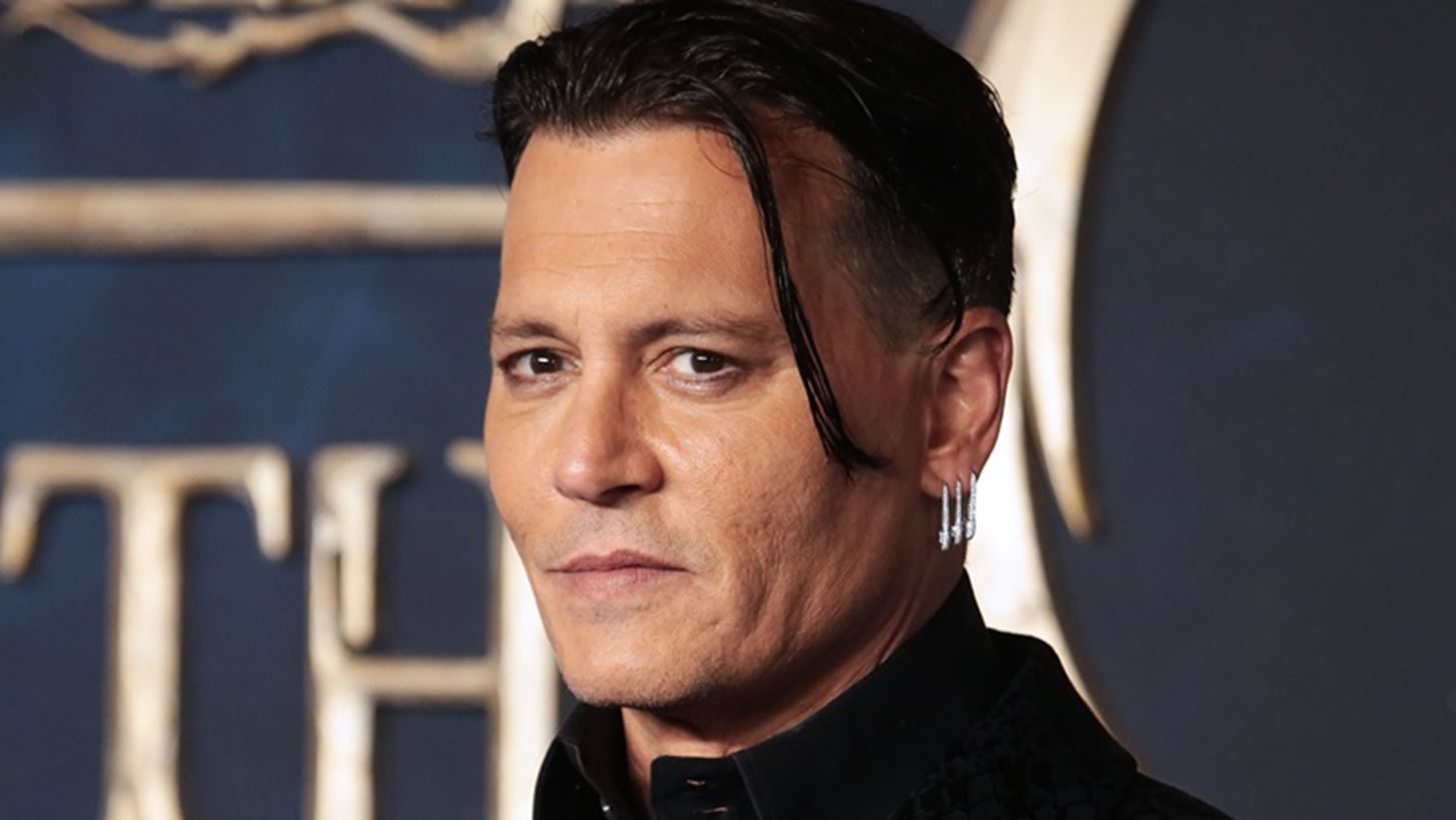 Johnny Depp | &#x3A0;&#x3CE;&#x3C2; &#x3BA;&#x3B1;&#x3C4;&#x3AC;&#x3C6;&#x3B5;&#x3C1;&#x3B5; &#x3BD;&#x3B1; &#x3B2;&#x3B3;&#x3AC;&#x3BB;&#x3B5;&#x3B9; 4,5 &#x3B5;&#x3BA;&#x3B1;&#x3C4;&#x3BF;&#x3BC;&#x3BC;&#x3CD;&#x3C1;&#x3B9;&#x3B1; &#x3BB;&#x3AF;&#x3C1;&#x3B5;&#x3C2; &#x3BC;&#x3AD;&#x3C3;&#x3B1; &#x3C3;&#x3B5; &#x3BB;&#x3AF;&#x3B3;&#x3B5;&#x3C2; &#x3B7;&#x3BC;&#x3AD;&#x3C1;&#x3B5;&#x3C2;