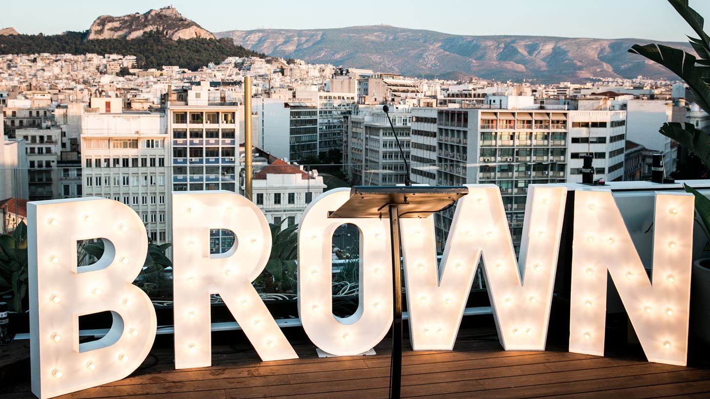 &#x397; Brown Hotels &#x3B1;&#x3BD;&#x3B1;&#x3B2;&#x3B9;&#x3CE;&#x3BD;&#x3B5;&#x3B9; &#x3C4;&#x3B7;&#x3BD; &#x3B1;&#x3AF;&#x3B3;&#x3BB;&#x3B7; &#x3C4;&#x3B7;&#x3C2; &#x39F;&#x3BC;&#x3CC;&#x3BD;&#x3BF;&#x3B9;&#x3B1;&#x3C2;