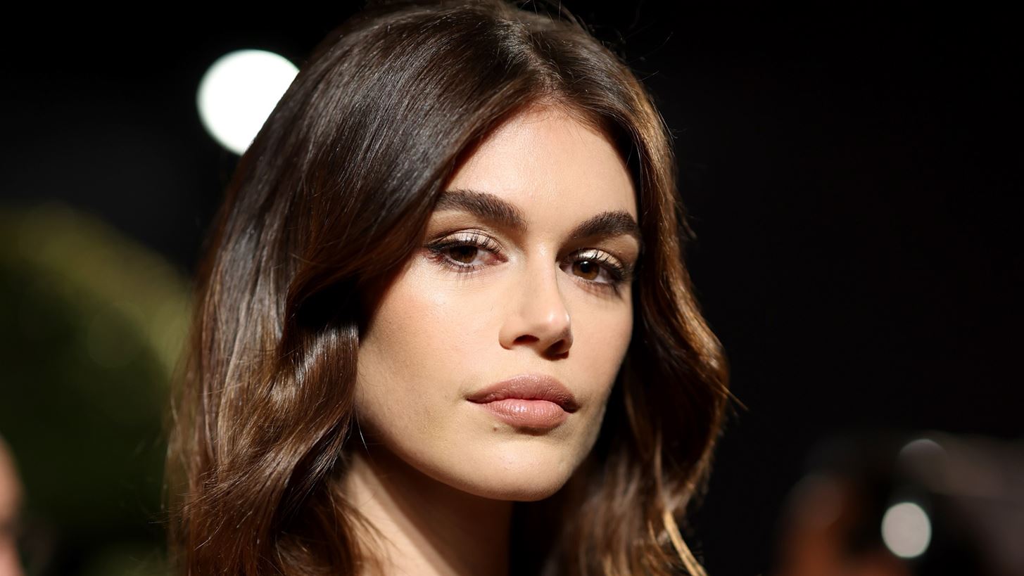 Just a light makeup | 4 &#x3B2;&#x3AE;&#x3BC;&#x3B1;&#x3C4;&#x3B1; &#x3B3;&#x3B9;&#x3B1; &#x3BC;&#x3B1;&#x3BA;&#x3B9;&#x3B3;&#x3B9;&#x3AC;&#x3B6; &#x3C0;&#x3C1;&#x3BF;&#x3C3;&#x3CE;&#x3C0;&#x3BF;&#x3C5; &#x3BC;&#x3B5; &#x3C6;&#x3C5;&#x3C3;&#x3B9;&#x3BA;&#x3AE; &#x3BB;&#x3AC;&#x3BC;&#x3C8;&#x3B7;