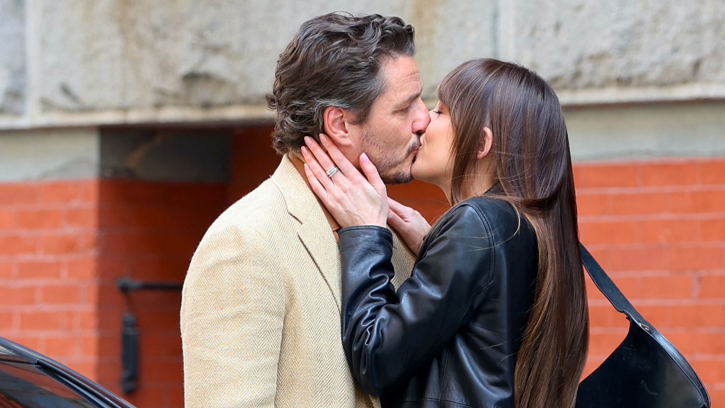 &#x3A4;&#x3BF; &#x3C6;&#x3B9;&#x3BB;&#x3AF; &#x3C4;&#x3B7;&#x3C2; Dakota Johnson &#x3BA;&#x3B1;&#x3B9; &#x3C4;&#x3BF;&#x3C5; Pedro Pascal &#x3C3;&#x3C4;&#x3BF;&#x3C5;&#x3C2; &#x3B4;&#x3C1;&#x3CC;&#x3BC;&#x3BF;&#x3C5;&#x3C2; &#x3C4;&#x3B7;&#x3C2; &#x39D;&#x3AD;&#x3B1;&#x3C2; &#x3A5;&#x3CC;&#x3C1;&#x3BA;&#x3B7;&#x3C2;