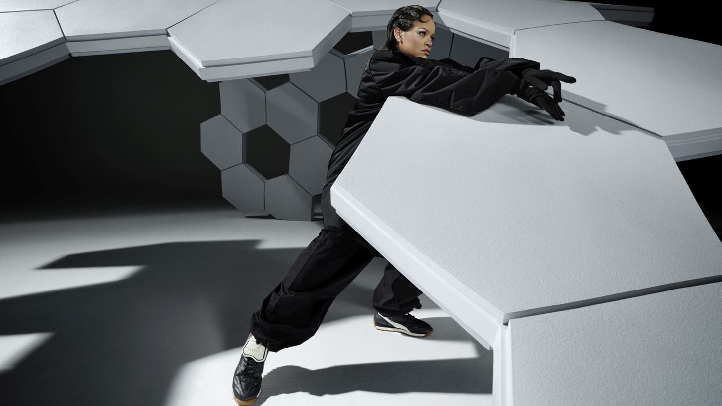 H Rihanna &#x3BA;&#x3B1;&#x3B9; &#x3B7; Puma &#x3C3;&#x3C5;&#x3BD;&#x3B5;&#x3C1;&#x3B3;&#x3AC;&#x3B6;&#x3BF;&#x3BD;&#x3C4;&#x3B1;&#x3B9; &#x3BE;&#x3B1;&#x3BD;&#x3AC; &#x3BA;&#x3B1;&#x3B9; &#x3C0;&#x3B1;&#x3C1;&#x3BF;&#x3C5;&#x3C3;&#x3B9;&#x3AC;&#x3B6;&#x3BF;&#x3C5;&#x3BD; &#x3C4;&#x3BF; &#x3C0;&#x3B1;&#x3C0;&#x3BF;&#x3CD;&#x3C4;&#x3C3;&#x3B9; Fenty x Puma Avanti