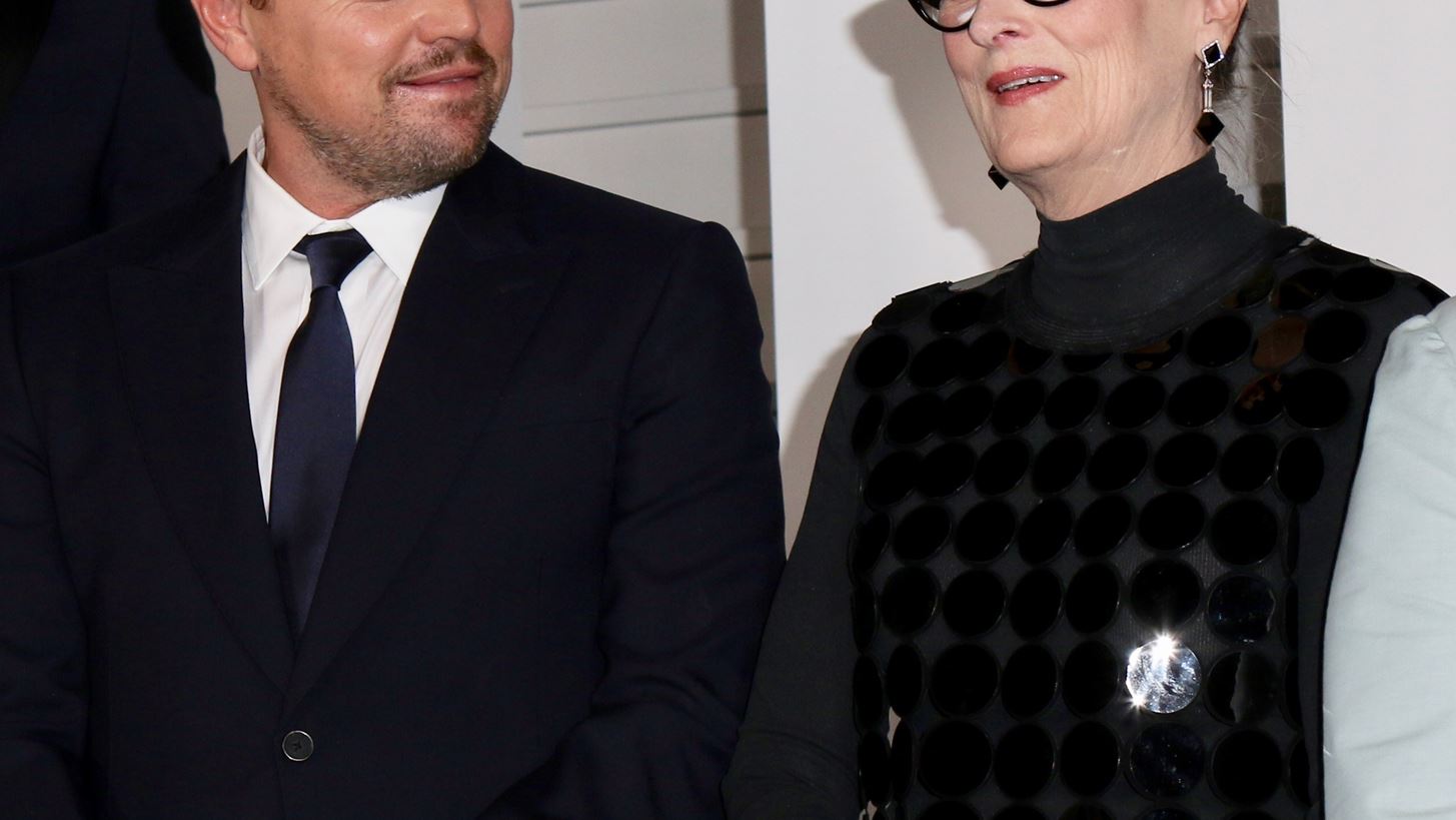 Leonardo DiCaprio | &#x393;&#x3B9;&#x3B1;&#x3C4;&#x3AF; &#x3AE;&#x3C4;&#x3B1;&#x3BD; &#x3B1;&#x3BD;&#x3C4;&#x3AF;&#x3B8;&#x3B5;&#x3C4;&#x3BF;&#x3C2; &#x3BC;&#x3B5; &#x3C4;&#x3B7; &#x3B3;&#x3C5;&#x3BC;&#x3BD;&#x3AE; &#x3C3;&#x3BA;&#x3B7;&#x3BD;&#x3AE; &#x3C4;&#x3B7;&#x3C2; Meryl Streep &#x3C3;&#x3C4;&#x3B7; &#x3BD;&#x3AD;&#x3B1; &#x3C4;&#x3BF;&#x3C5;&#x3C2; &#x3C4;&#x3B1;&#x3B9;&#x3BD;&#x3AF;&#x3B1;