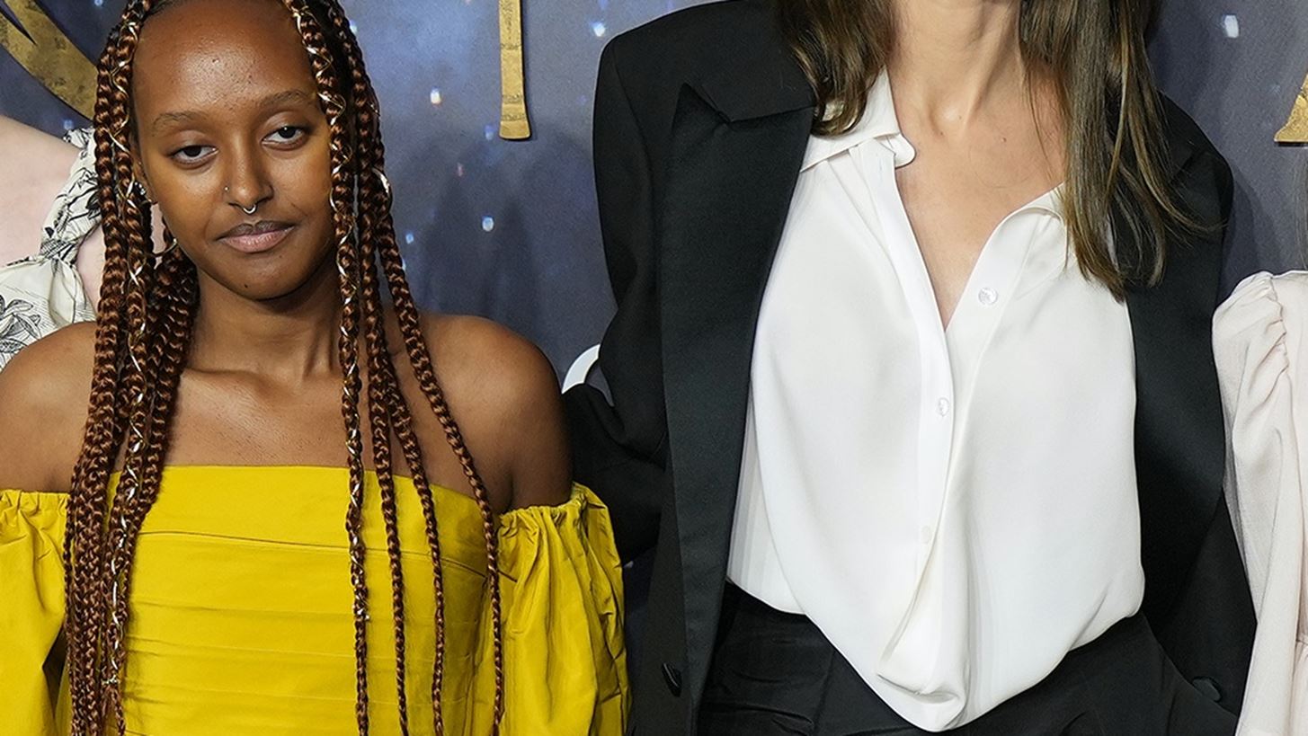 Zahara Jolie-Pitt | &#x397; &#x3BA;&#x3CC;&#x3C1;&#x3B7; &#x3C4;&#x3B7;&#x3C2; Angelina &#x3B1;&#x3BA;&#x3BF;&#x3BB;&#x3BF;&#x3C5;&#x3B8;&#x3B5;&#x3AF; &#x3C4;&#x3B1; &#x3B2;&#x3AE;&#x3BC;&#x3B1;&#x3C4;&#x3AC; &#x3C4;&#x3B7;&#x3C2; &#x3C3;&#x3C4;&#x3BF;&#x3BD; &#x3B1;&#x3BA;&#x3C4;&#x3B9;&#x3B2;&#x3B9;&#x3C3;&#x3BC;&#x3CC;