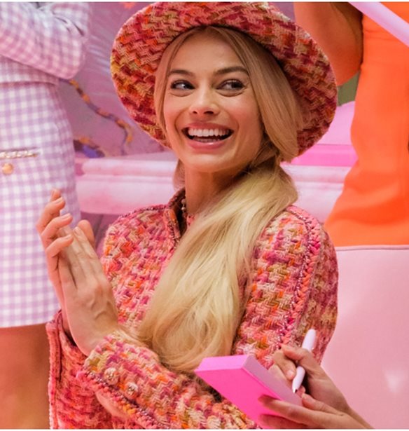 &quot;&#x39F;&#x3B9; Barbies &#x3B1;&#x3B3;&#x3B1;&#x3C0;&#x3BF;&#x3CD;&#x3BD; &#x3C4;&#x3B7; Chanel&quot; | &#x3A4;&#x3B1; looks &#x3B1;&#x3C0;&#x3CC; &#x3C4;&#x3B7;&#x3BD; &#x3C4;&#x3B1;&#x3B9;&#x3BD;&#x3AF;&#x3B1; Barbie &#x3C0;&#x3BF;&#x3C5; &#x3AD;&#x3C7;&#x3BF;&#x3C5;&#x3BD; &#x3C4;&#x3B7;&#x3BD; &#x3C5;&#x3C0;&#x3BF;&#x3B3;&#x3C1;&#x3B1;&#x3C6;&#x3AE; &#x3C4;&#x3BF;&#x3C5; &#x3BF;&#x3AF;&#x3BA;&#x3BF;&#x3C5;