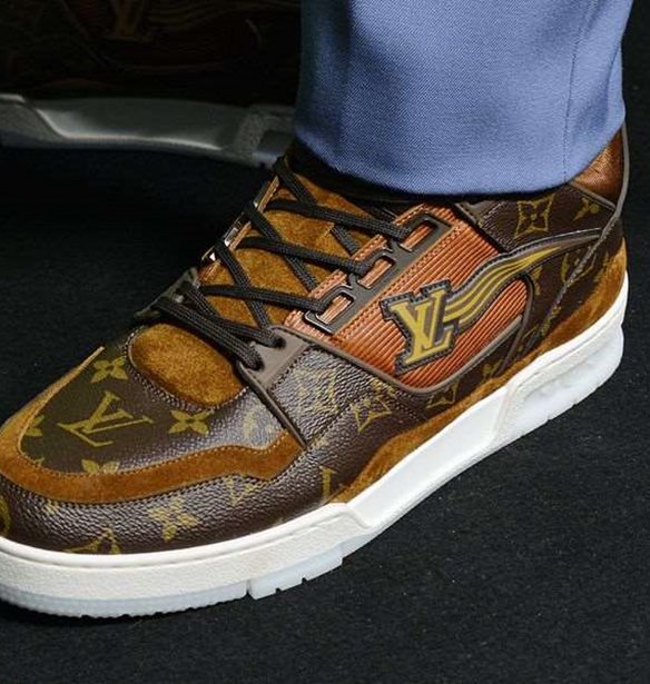 &#x3A4;&#x3B1; &#x3BD;&#x3AD;&#x3B1; sneakers &#x3C4;&#x3BF;&#x3C5; Virgil Abloh &#x3B3;&#x3B9;&#x3B1; &#x3C4;&#x3BF;&#x3BD; &#x3BF;&#x3AF;&#x3BA;&#x3BF; Louis Vuitton