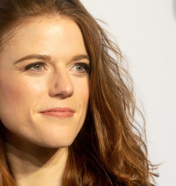 &#x3A0;&#x3CE;&#x3C2; &#x3B7; Rose Leslie &#x3BA;&#x3B1;&#x3C4;&#x3AC;&#x3C6;&#x3B5;&#x3C1;&#x3B5; &#x3BD;&#x3B1; &#x3B3;&#x3AF;&#x3BD;&#x3B5;&#x3B9; &#x3BC;&#x3AF;&#x3B1; &#x3B1;&#x3C0;&#x3CC; &#x3C4;&#x3B9;&#x3C2; &#x3C0;&#x3B9;&#x3BF; &#x3C9;&#x3C1;&#x3B1;&#x3AF;&#x3B5;&#x3C2; &#x3BD;&#x3CD;&#x3C6;&#x3B5;&#x3C2; &#x3C4;&#x3C9;&#x3BD; &#x3C4;&#x3B5;&#x3BB;&#x3B5;&#x3C5;&#x3C4;&#x3B1;&#x3AF;&#x3C9;&#x3BD; &#x3B5;&#x3C4;&#x3CE;&#x3BD;