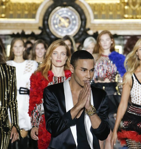 &#x39F; &#x3BF;&#x3AF;&#x3BA;&#x3BF;&#x3C2; Balmain &#x3BB;&#x3AC;&#x3BD;&#x3C3;&#x3B1;&#x3C1;&#x3B5; (&#x3AF;&#x3C3;&#x3C9;&#x3C2;) &#x3C4;&#x3BF; &#x3C0;&#x3B9;&#x3BF; &#x3B1;&#x3BA;&#x3C1;&#x3B9;&#x3B2;&#x3CC; baseball jacket &#x3C0;&#x3BF;&#x3C5; &#x3AD;&#x3C7;&#x3BF;&#x3C5;&#x3BC;&#x3B5; &#x3B4;&#x3B5;&#x3B9;