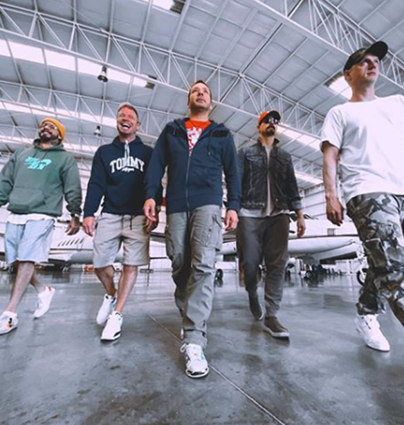 &#x39F;&#x3B9; Backstreet Boys &#x3C4;&#x3C1;&#x3B1;&#x3B3;&#x3BF;&#x3CD;&#x3B4;&#x3B7;&#x3C3;&#x3B1;&#x3BD; &#x3C4;&#x3BF; &quot;I Want It That Way&quot; &#x3B1;&#x3C0;&#x3CC; &#x3C4;&#x3B1; &#x3C3;&#x3C0;&#x3AF;&#x3C4;&#x3B9;&#x3B1; &#x3C4;&#x3BF;&#x3C5;&#x3C2;