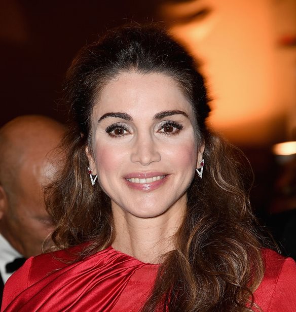 Βασίλισσα Ράνια | Το sur mesure Dolce & Gabbana φόρεμα που επέλεξε στα εγκαίνια του Grand Egyptian Museum