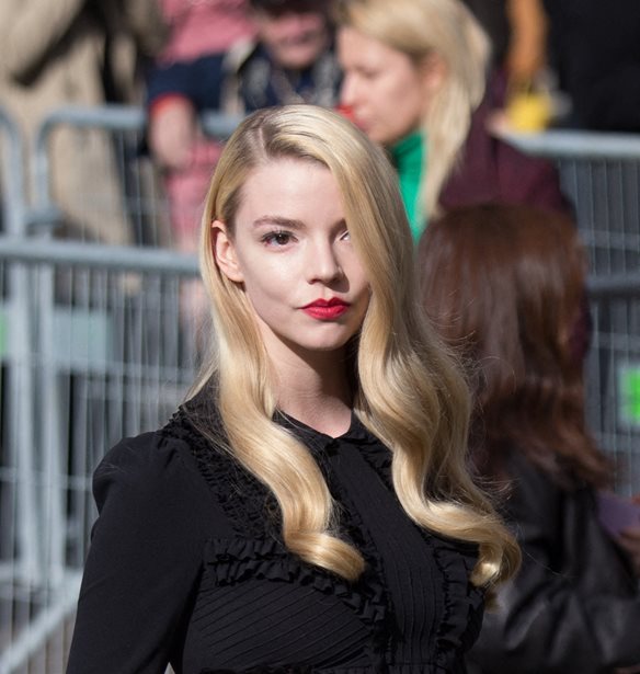 Anya Taylor-Joy | &#x3A0;&#x3CE;&#x3C2; &#x3BD;&#x3B9;&#x3CE;&#x3B8;&#x3B5;&#x3B9; &#x3C0;&#x3BF;&#x3C5; &#x3B8;&#x3B1; &#x3C0;&#x3C1;&#x3C9;&#x3C4;&#x3B1;&#x3B3;&#x3C9;&#x3BD;&#x3B9;&#x3C3;&#x3C4;&#x3AE;&#x3C3;&#x3B5;&#x3B9; &#x3C3;&#x3B5; &#x3C4;&#x3B1;&#x3B9;&#x3BD;&#x3AF;&#x3B1; &#x3BC;&#x3B5; &#x3C4;&#x3BF;&#x3BD; Robert De Niro