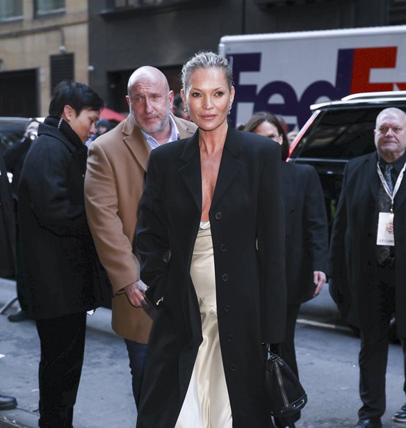 Kate Moss | &#x397; &#x3B5;&#x3BC;&#x3C6;&#x3AC;&#x3BD;&#x3B9;&#x3C3;&#x3AE; &#x3C4;&#x3B7;&#x3C2; &#x3C3;&#x3C4;&#x3B7;&#x3BD; &#x3B5;&#x3C0;&#x3AF;&#x3B4;&#x3B5;&#x3B9;&#x3BE;&#x3B7; &#x3BC;&#x3CC;&#x3B4;&#x3B1;&#x3C2; &#x3C4;&#x3BF;&#x3C5; Calvin Klein &#x3BC;&#x3B5; look-&#x3C6;&#x3CC;&#x3C1;&#x3BF; &#x3C4;&#x3B9;&#x3BC;&#x3AE;&#x3C2; &#x3C3;&#x3C4;&#x3B1; &#x2018;90s